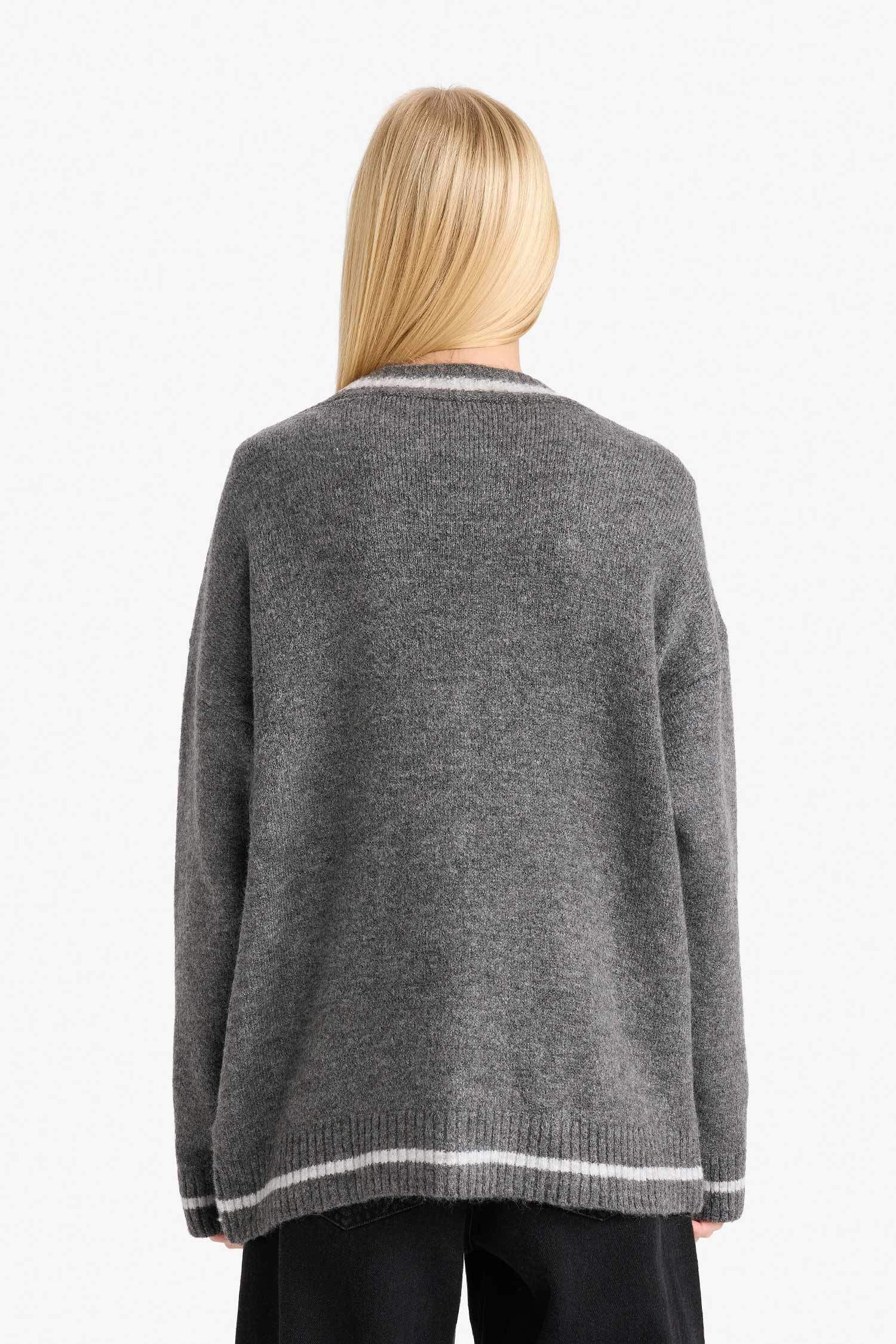 Удлиненный кардиган с V-образным вырезом оверсайз