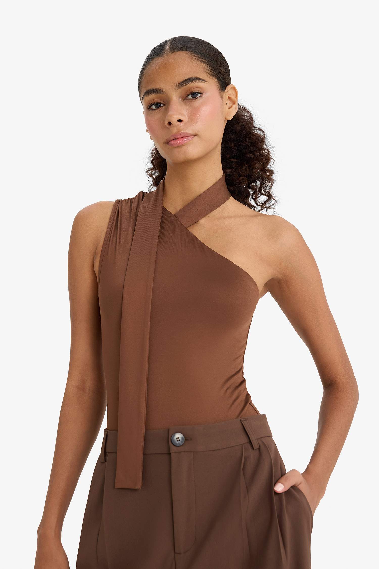 Tek Omuzlu Bağlama Detaylı Çıtçıtlı Body