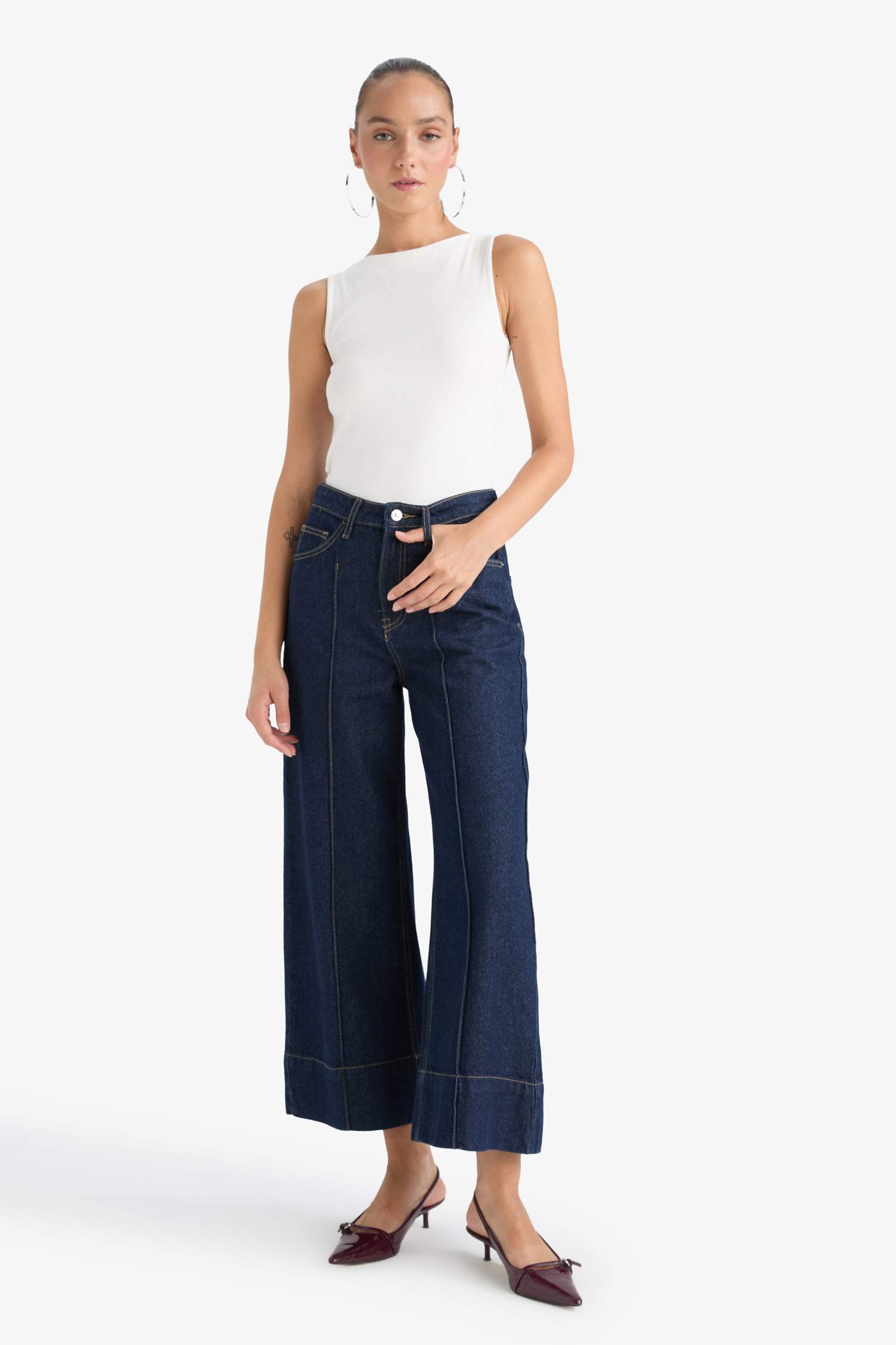 Slim Fit Dar Kesim Kayık Yaka Ribana Atlet