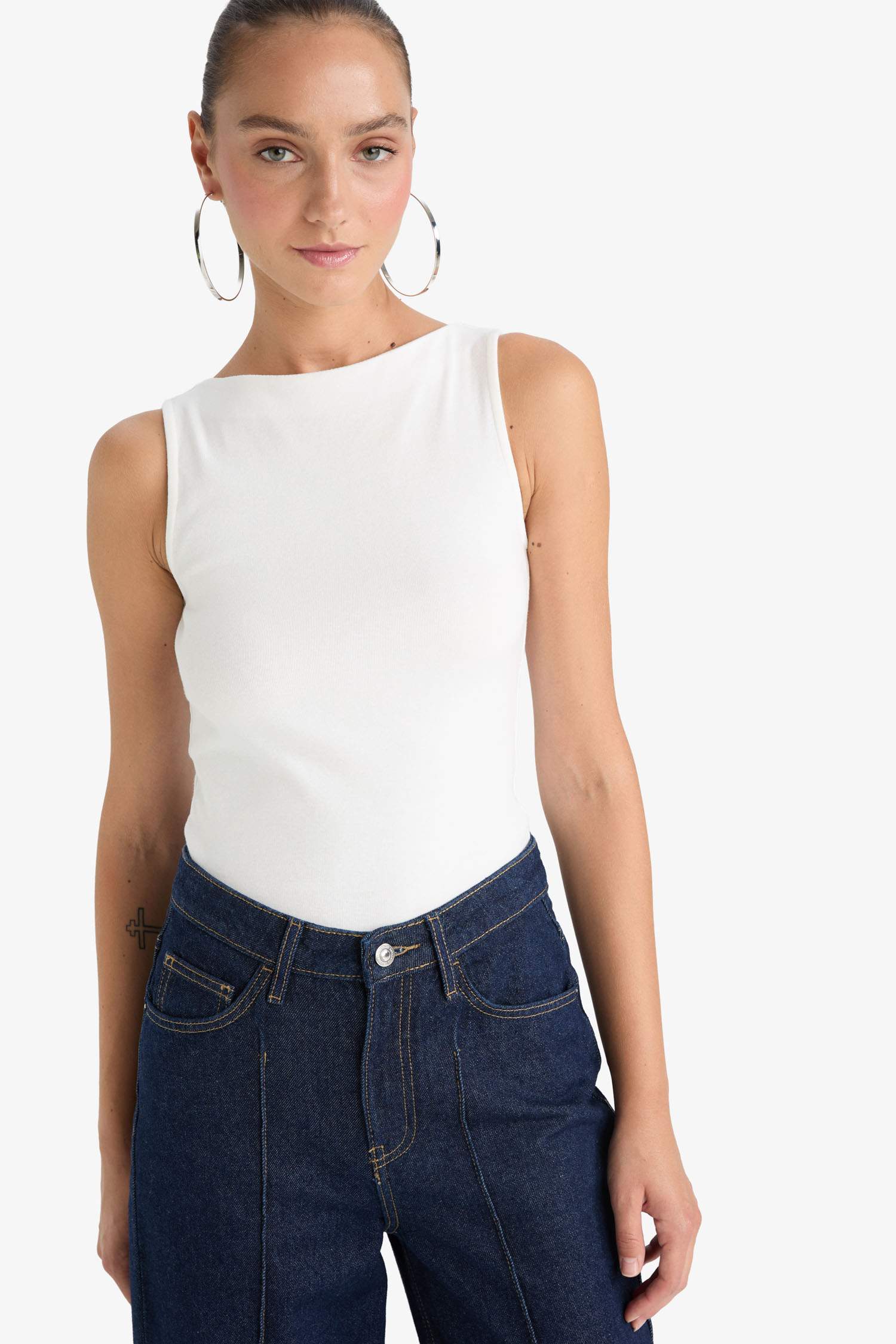 Slim Fit Dar Kesim Kayık Yaka Ribana Atlet