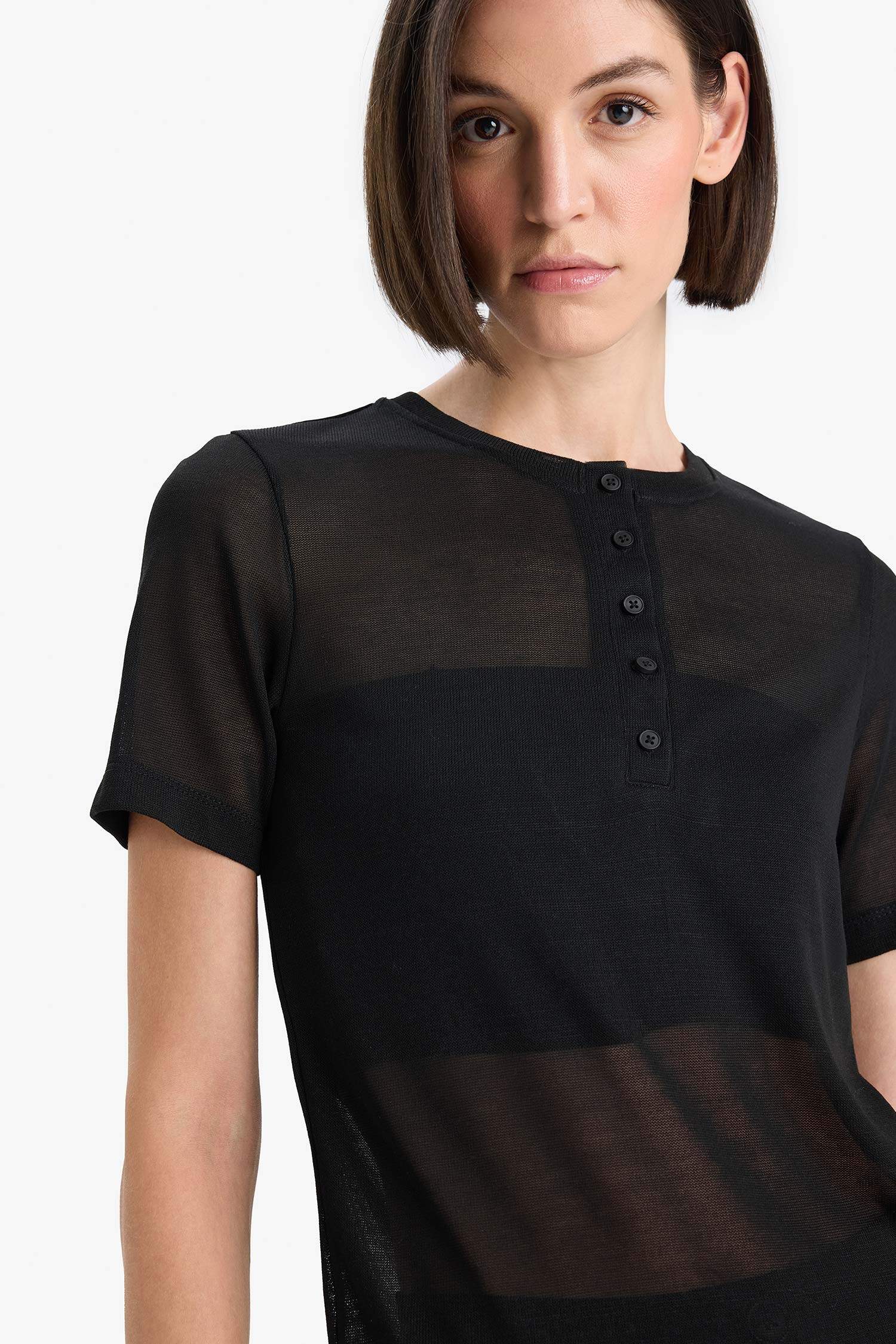 تيشيرت نص ردن مخصر مضلع بياقة مستديرة