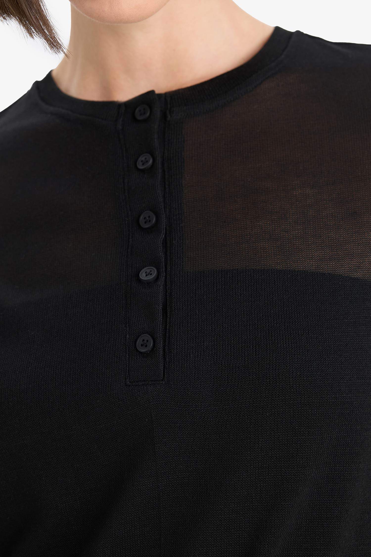 تيشيرت نص ردن مخصر مضلع بياقة مستديرة