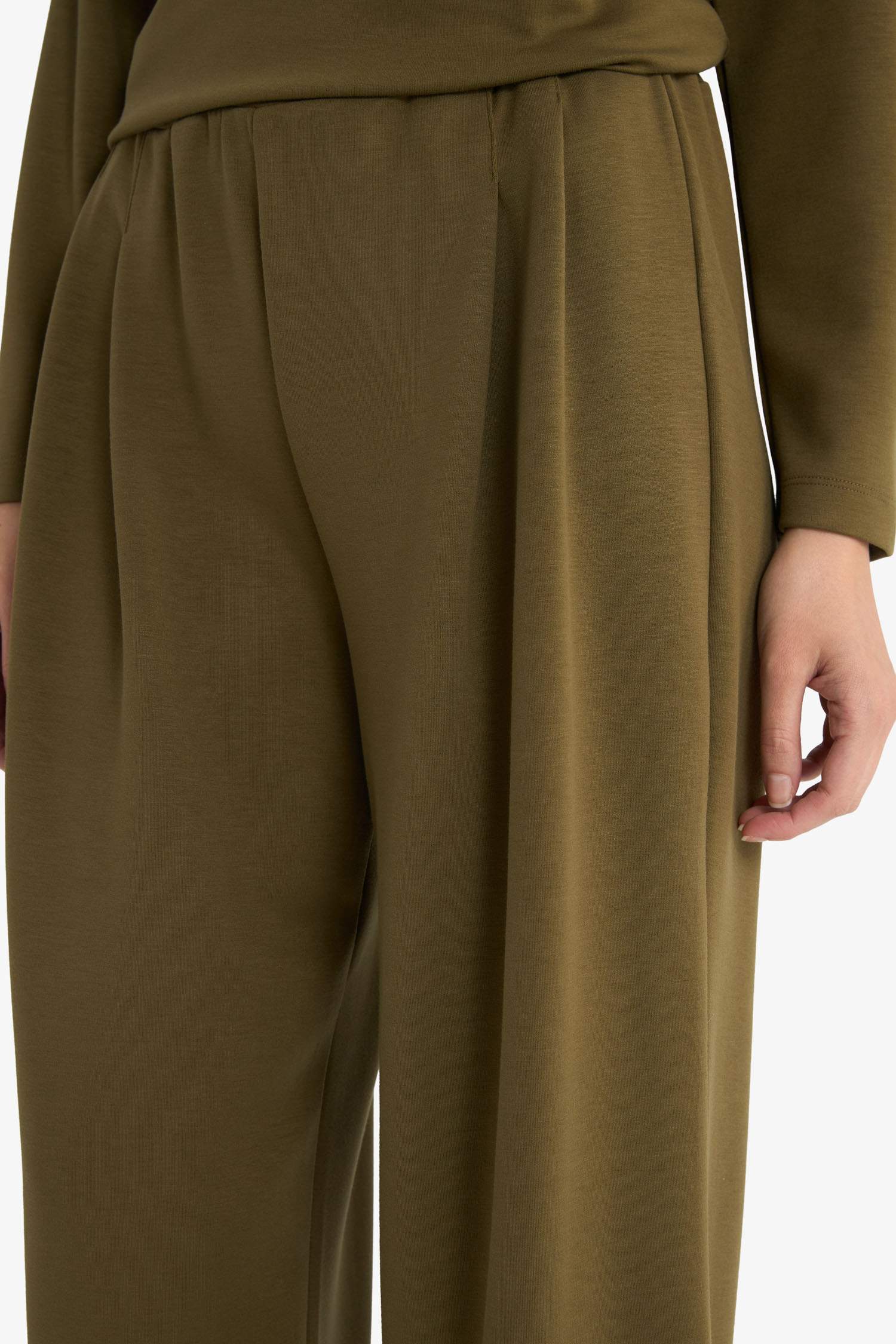 Barrel Fit Straight Leg Trousers