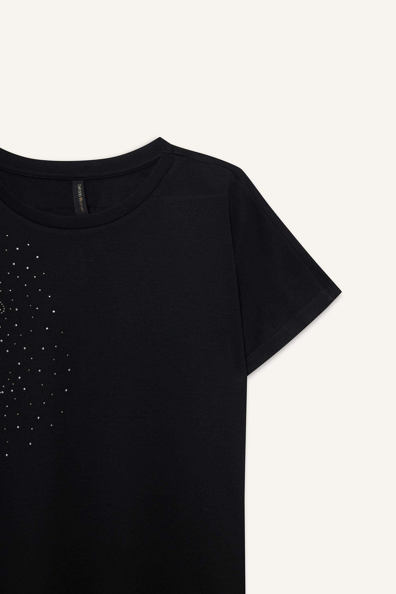 تيشيرت نص ردن بطبعة أحجار وياخة مستديرة