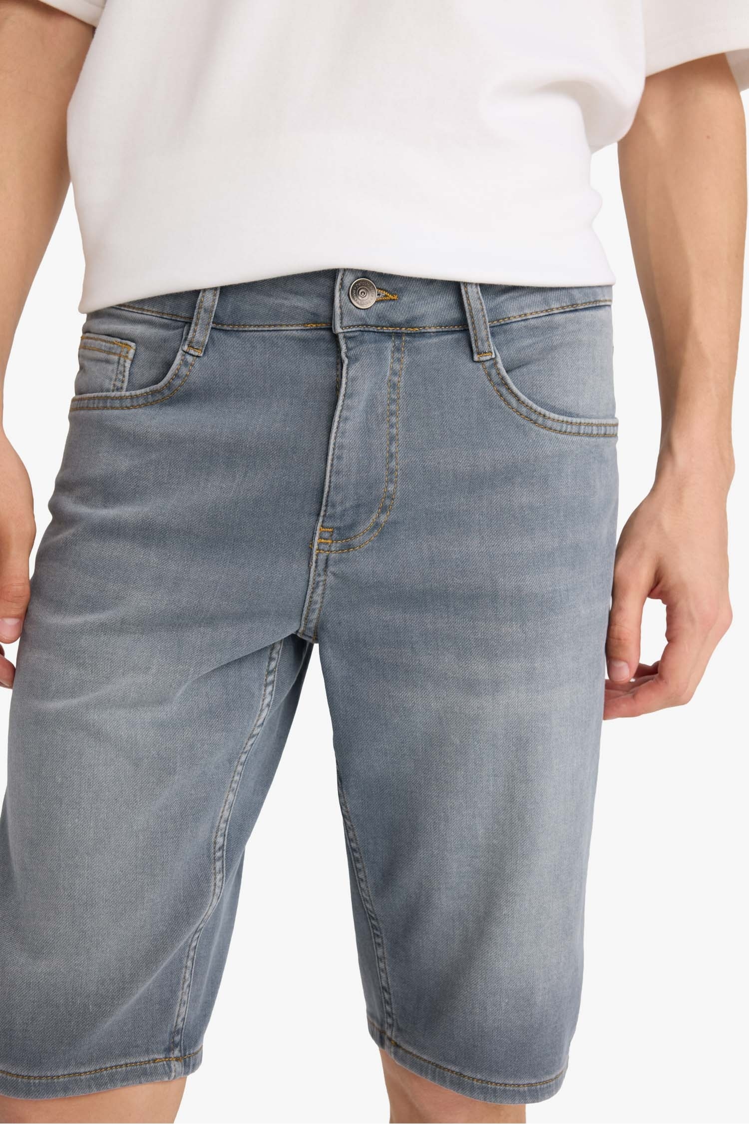 Slim Fit Dar Kesim Jean Bermuda Şort