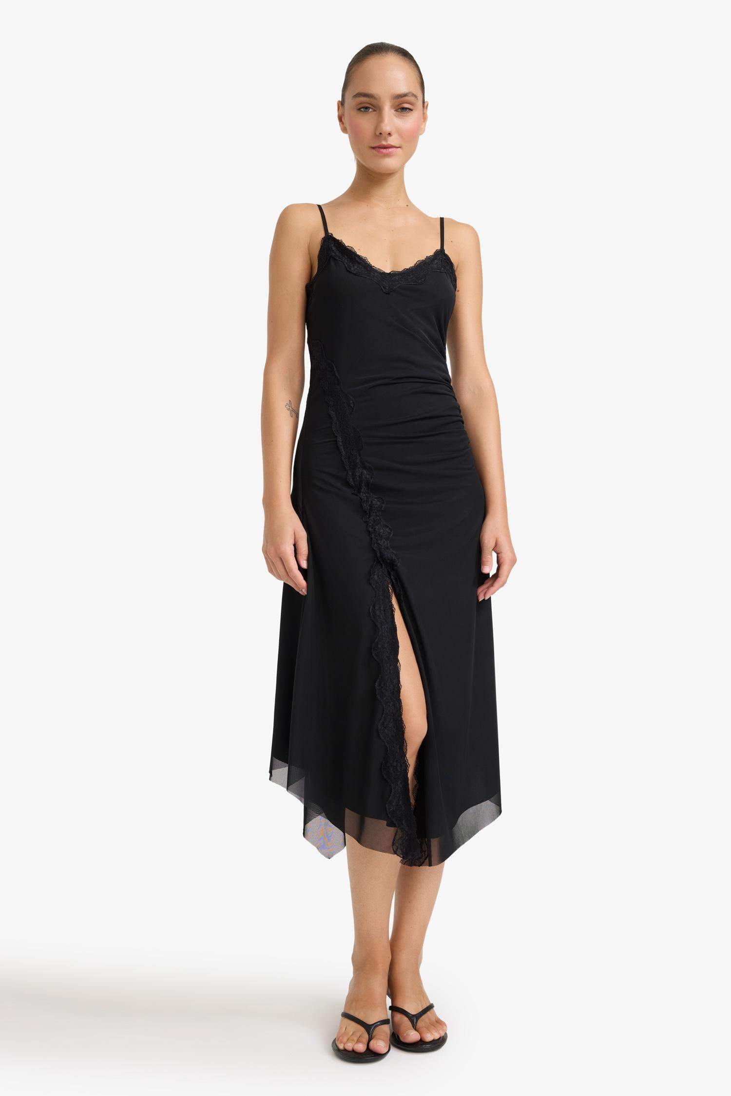 Afra x DeFacto Coool Asimetrik V Yaka Tül Askılı Midi Elbise