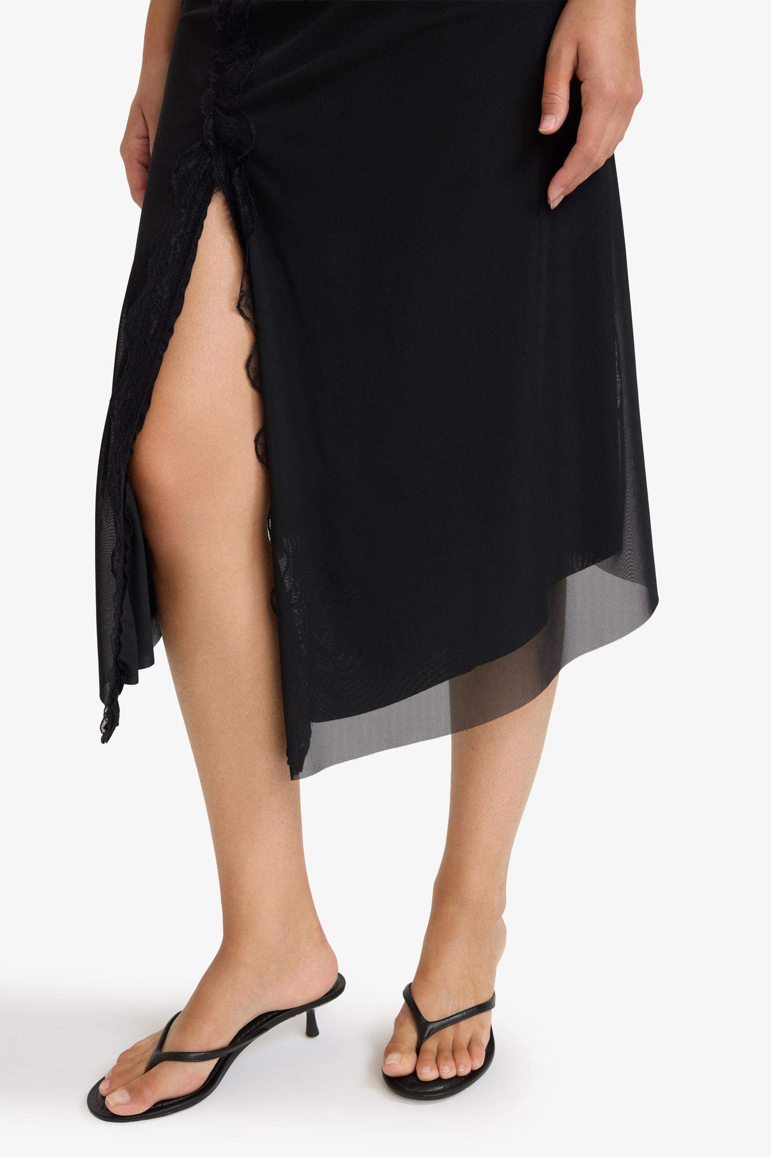 Afra x DeFacto Coool Asimetrik V Yaka Tül Askılı Midi Elbise