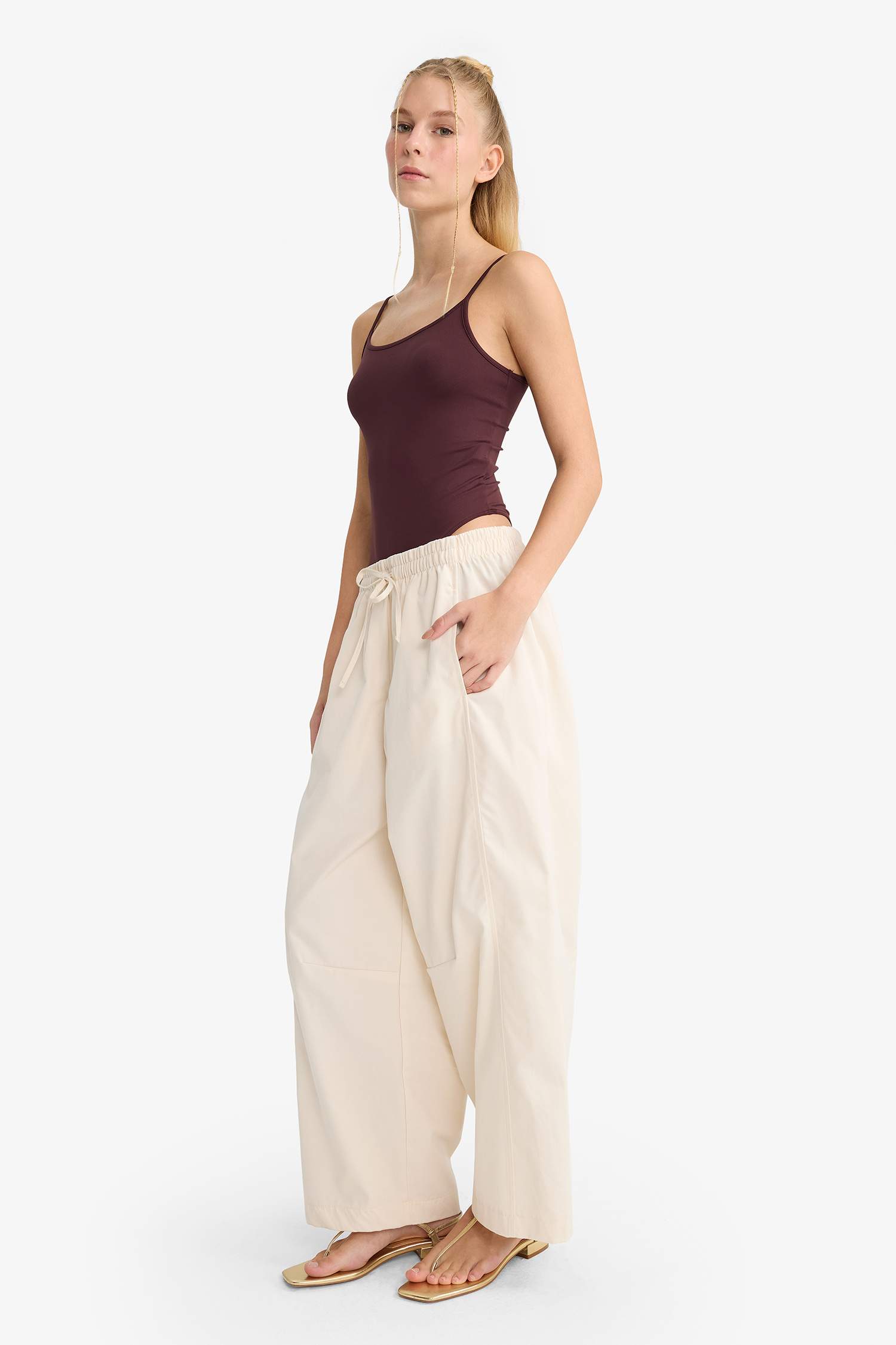 Barrel Fit Regular Waist Gabardine Trousers