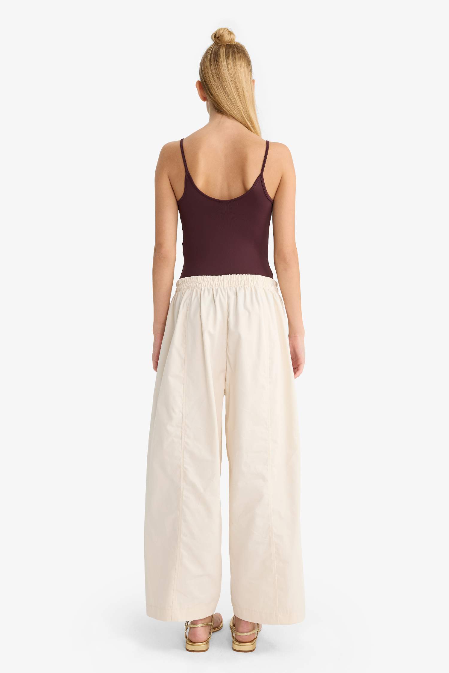 Barrel Fit Regular Waist Gabardine Trousers