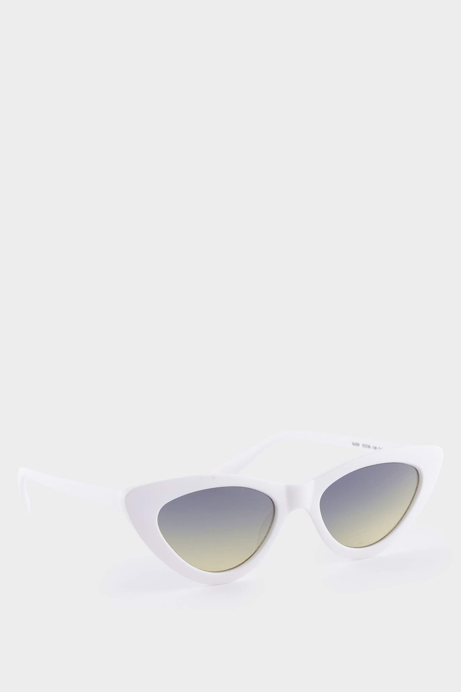 DCEY x DeFacto Kadın Kedi Gözü Formunda Beyaz Güneş Gözlüğü