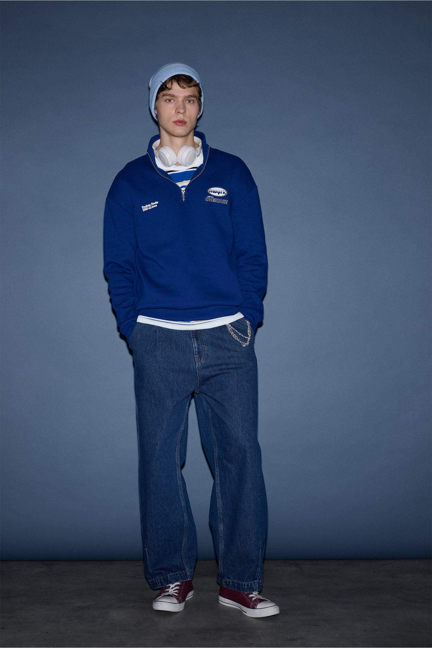 Boxy Fit Dik Yaka Baskılı Sweatshirt