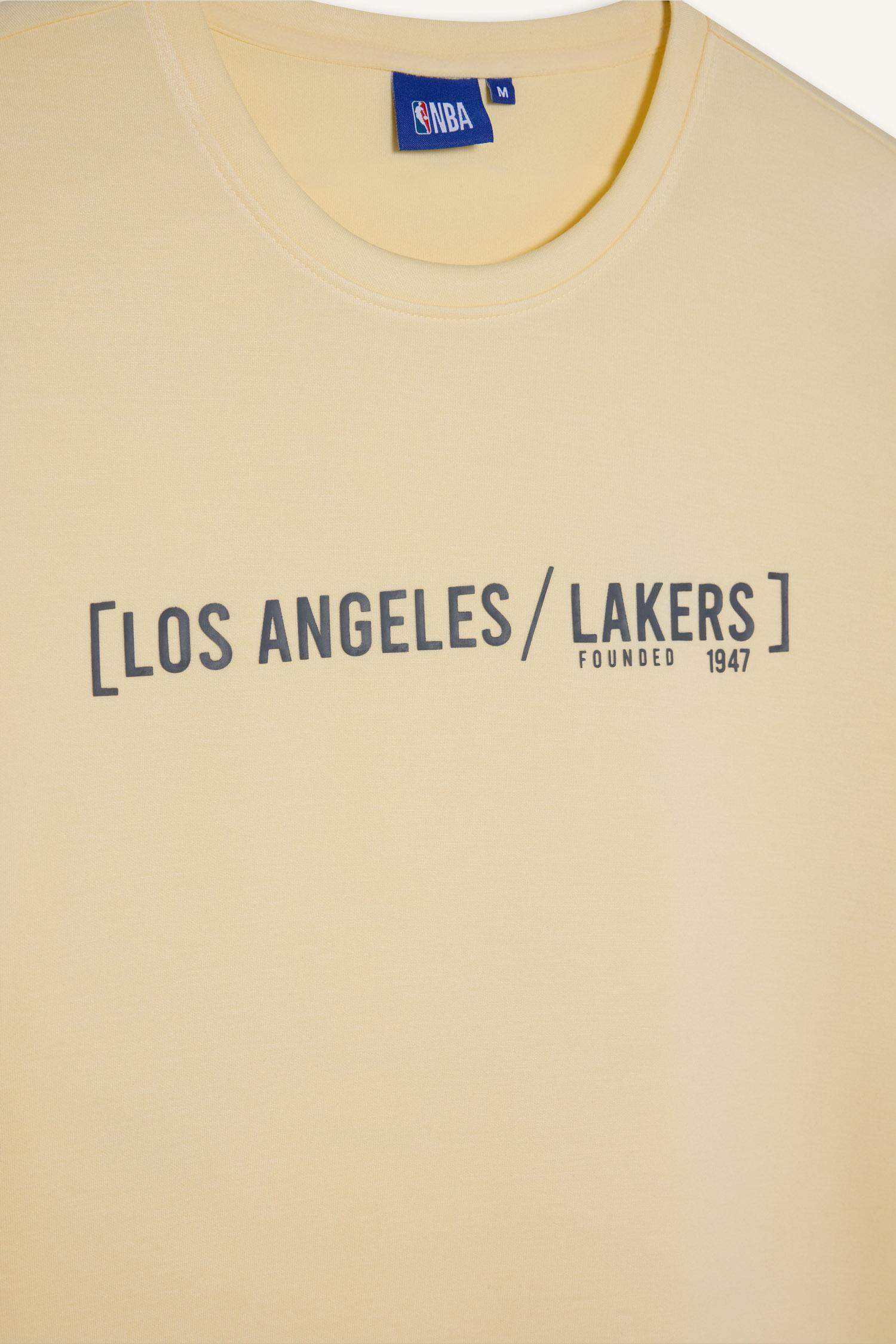 Футболка NBA Los Angeles Lakers Relax Fit с круглым вырезом и коротким рукавом