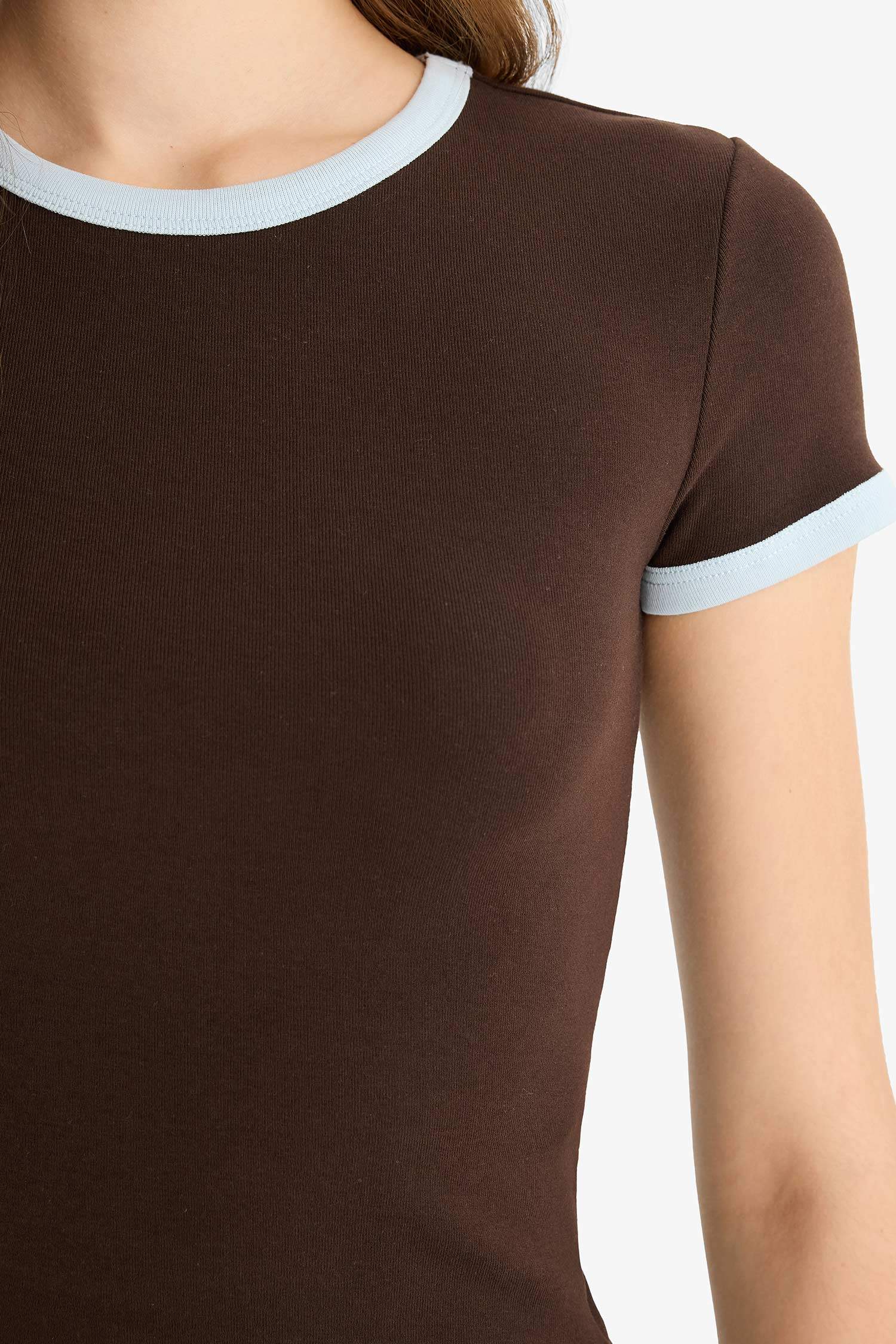 Fitted Bisiklet Yaka Ribana Kısa Kollu Tişört