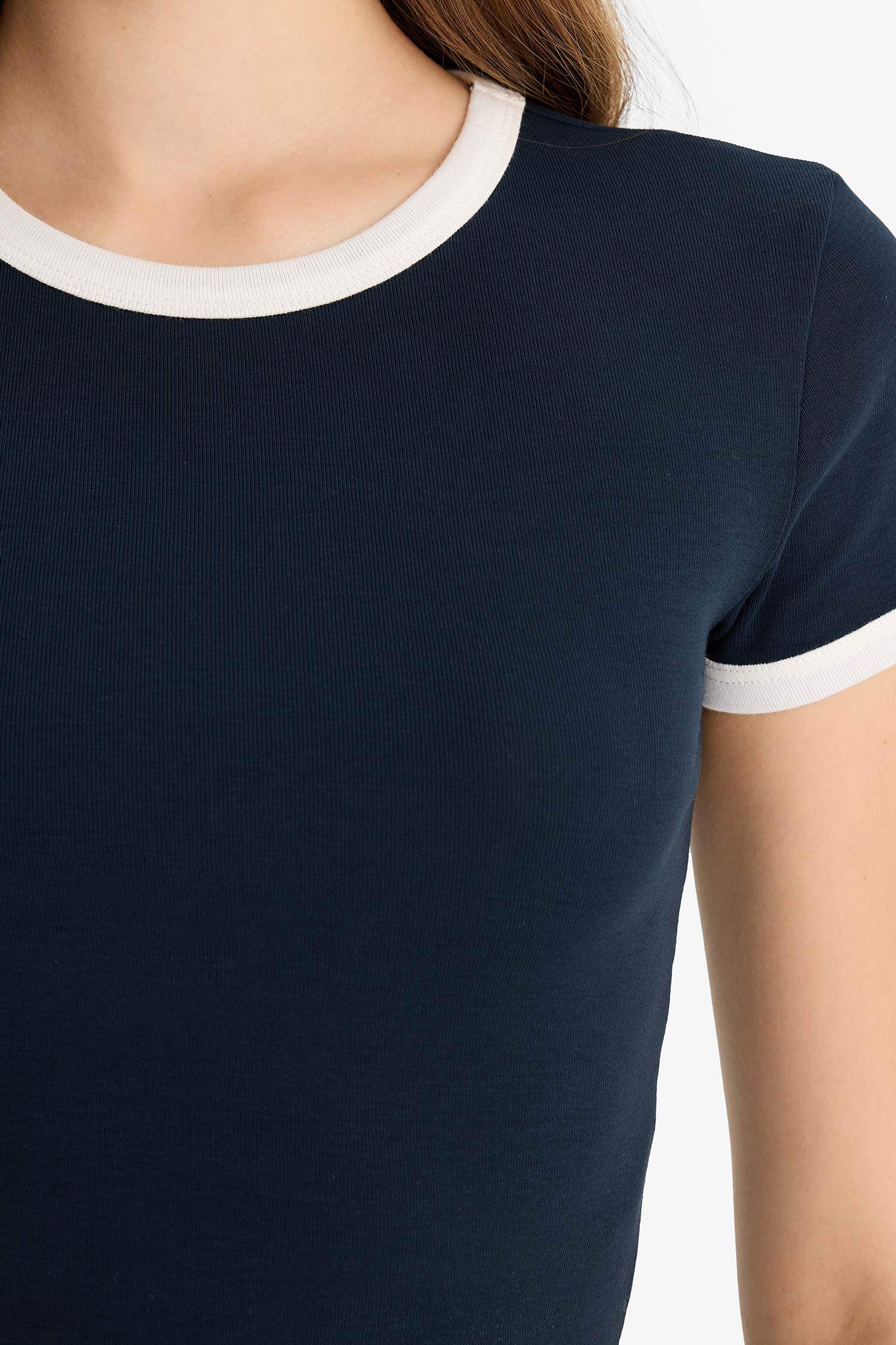 Fitted Bisiklet Yaka Ribana Kısa Kollu Tişört