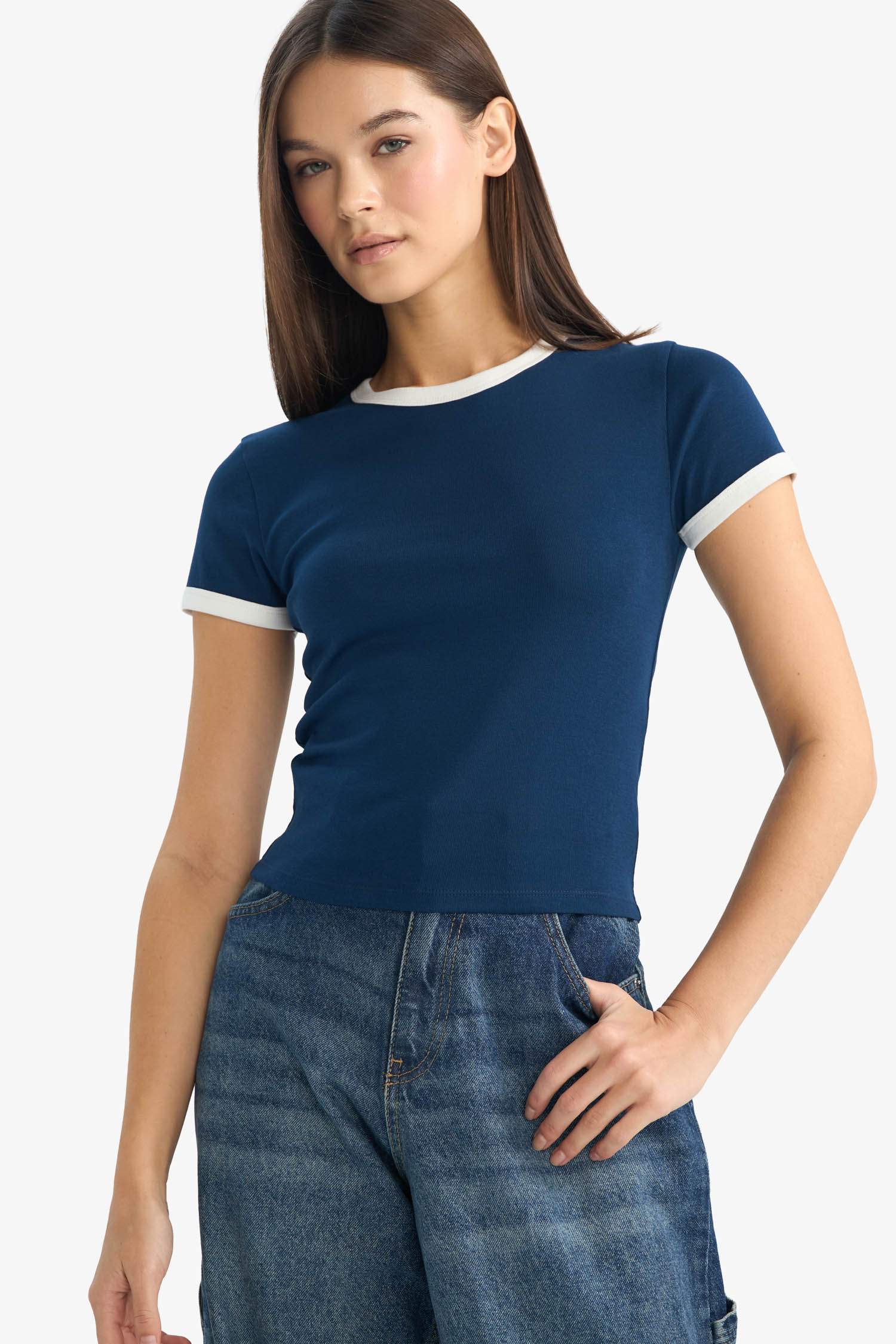 Fitted Bisiklet Yaka Ribana Kısa Kollu Tişört