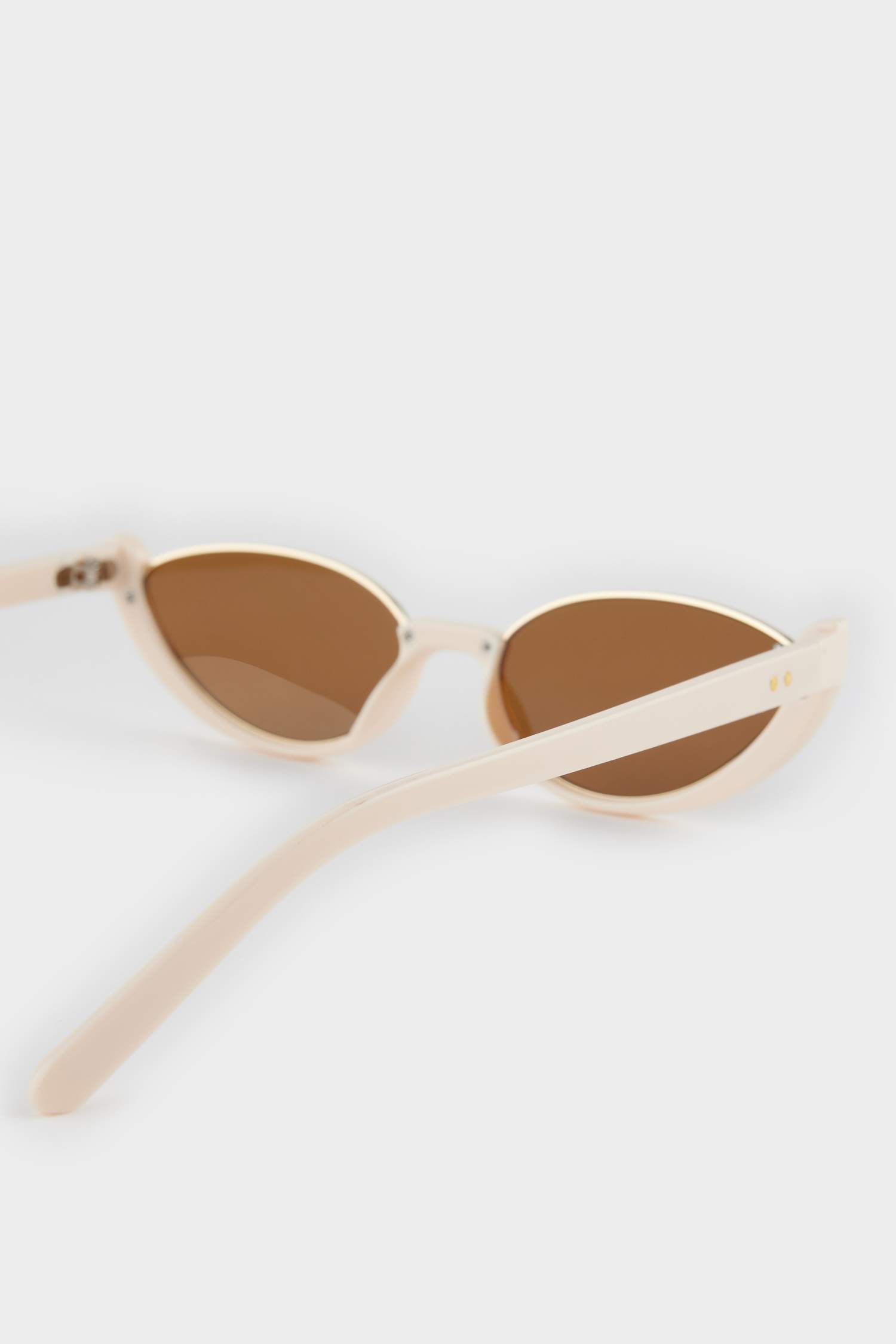DCEY x DeFacto Kadın Kedi Gözü Formunda Bej Güneş Gözlüğü