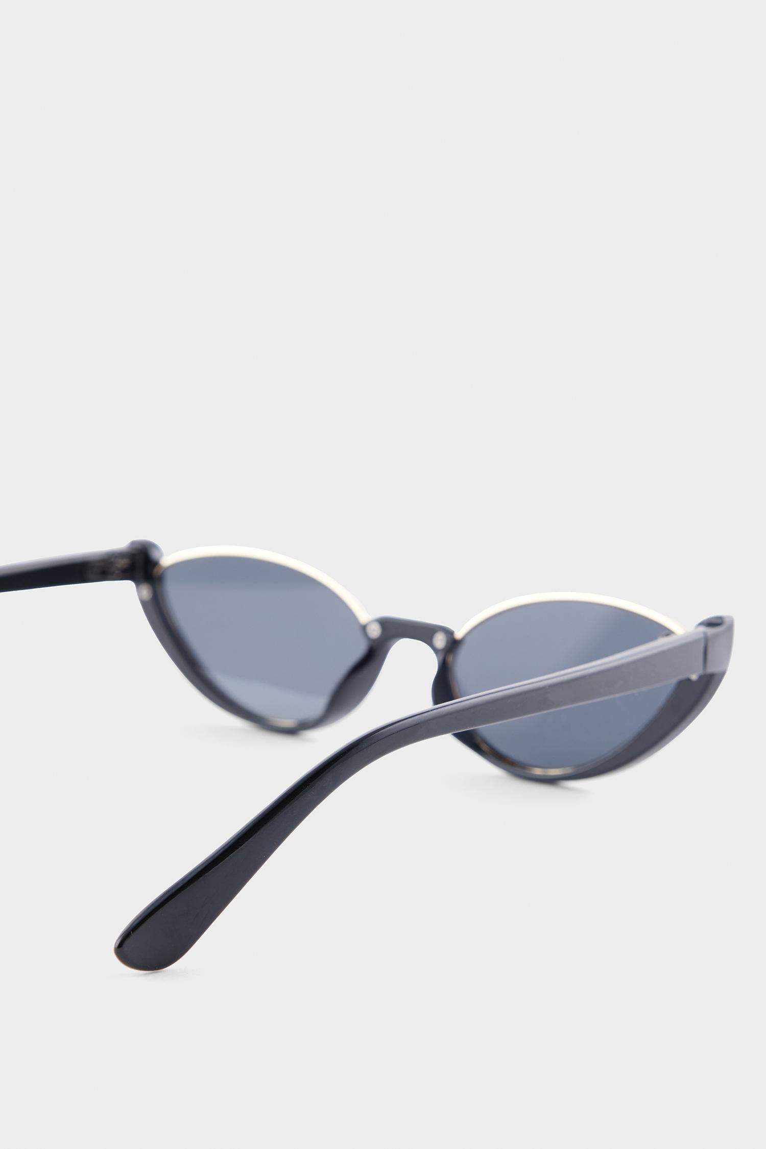 DCEY x DeFacto Kadın Kedi Gözü Formunda Siyah Güneş Gözlüğü