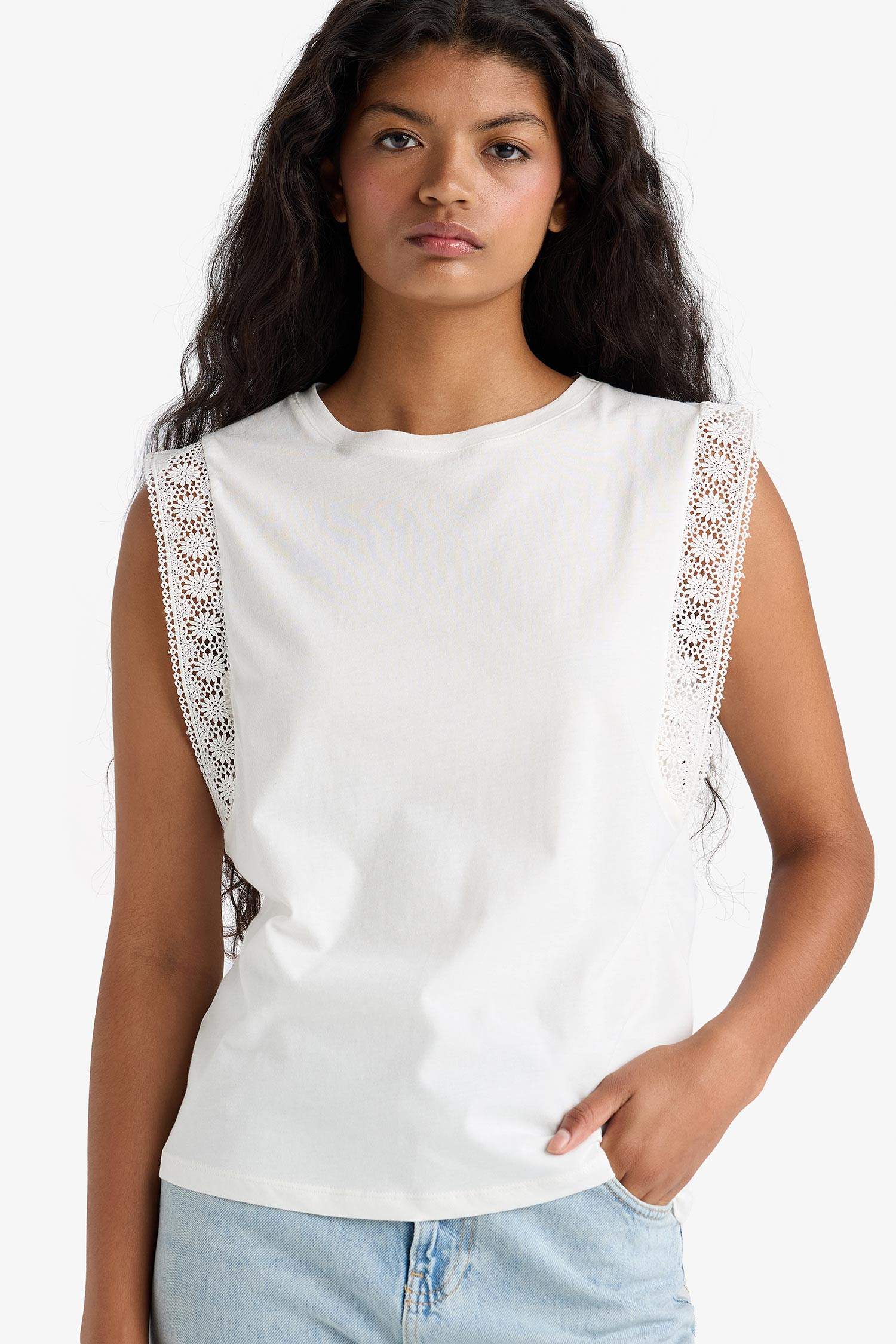 Regular Fit Bisiklet Yaka Nakış Detaylı Penye Atlet