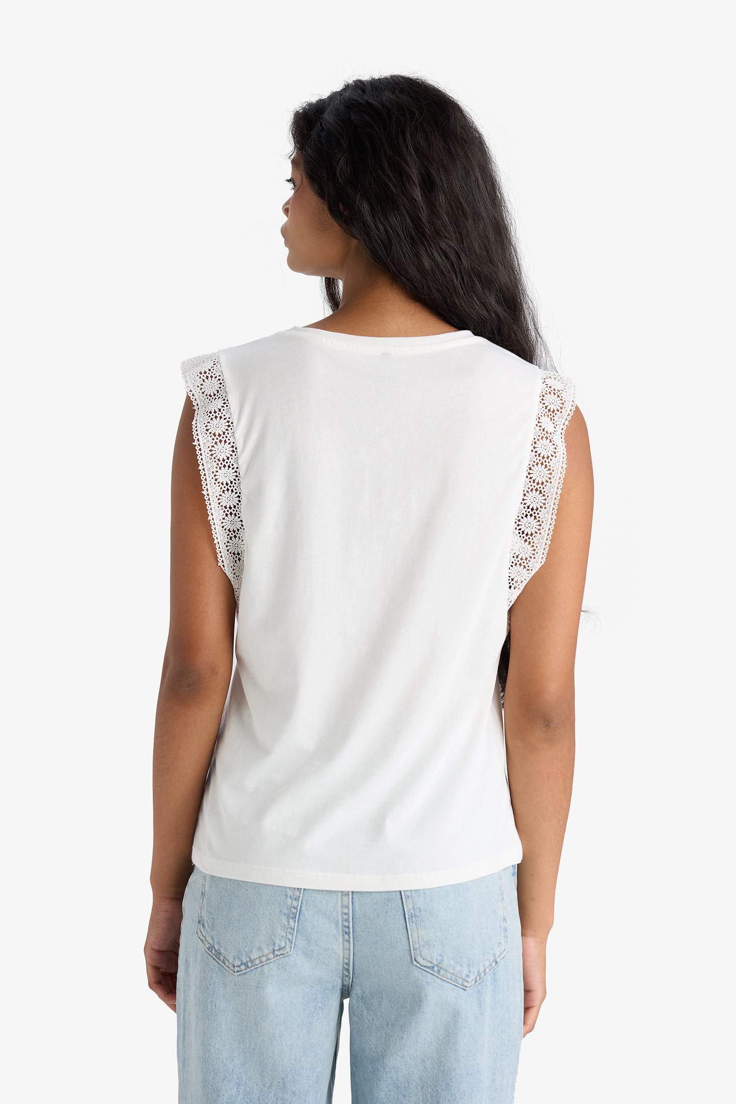 Regular Fit Bisiklet Yaka Nakış Detaylı Penye Atlet