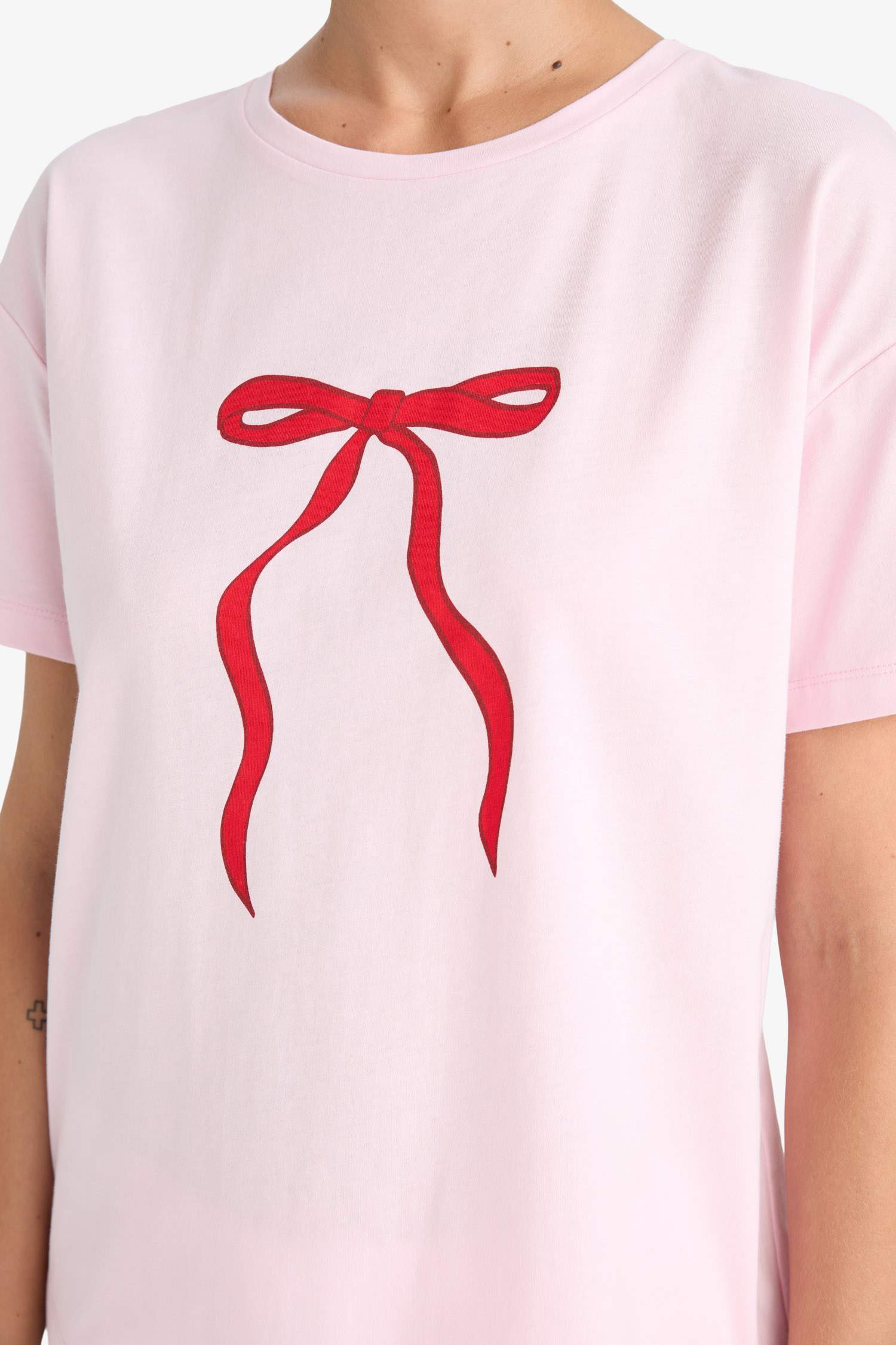 طقم قصة عادية بأكمام قصيرة من قطعتين