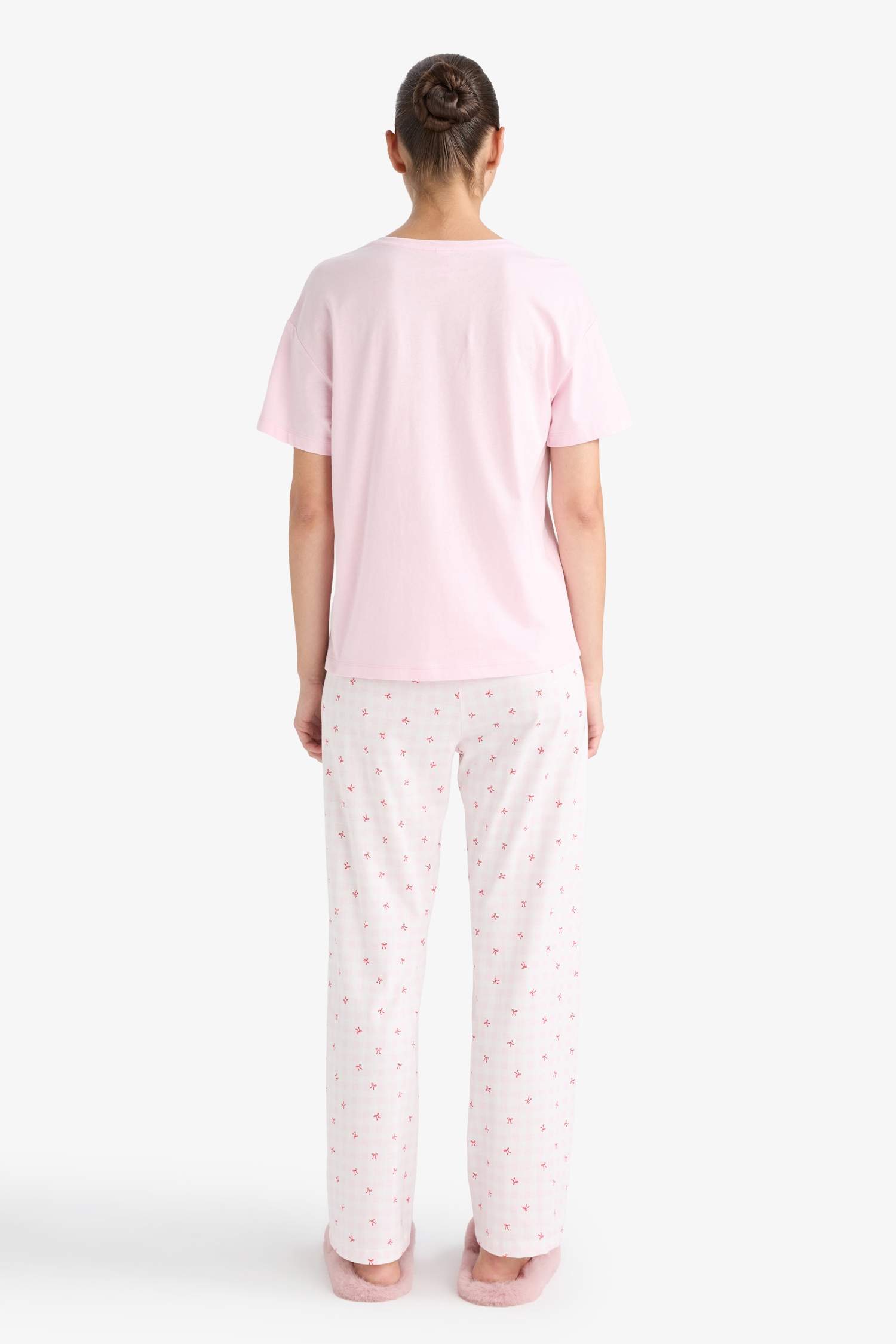 طقم قصة عادية بأكمام قصيرة من قطعتين