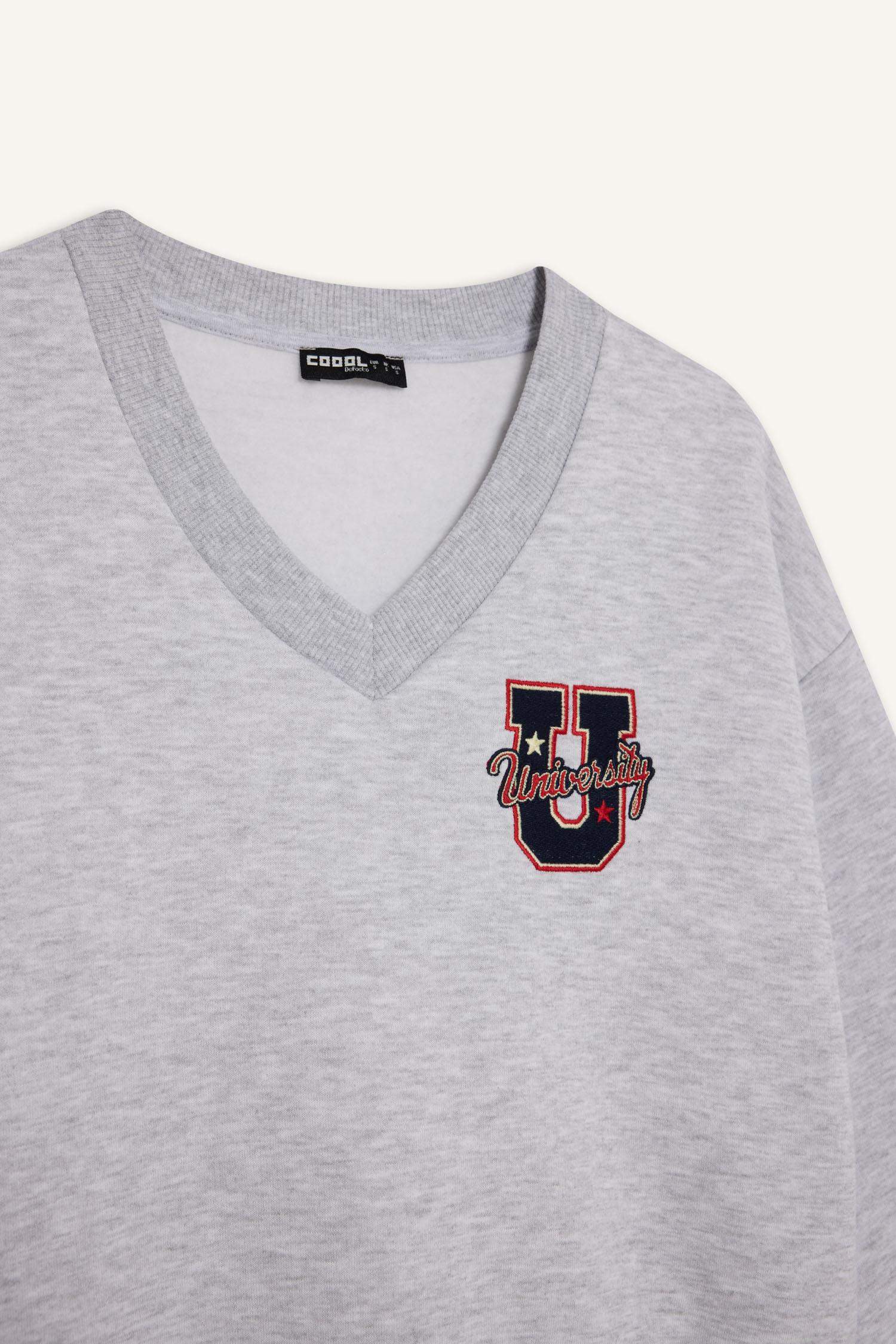 سويت شيرت قصة فضفاضة بياقة V