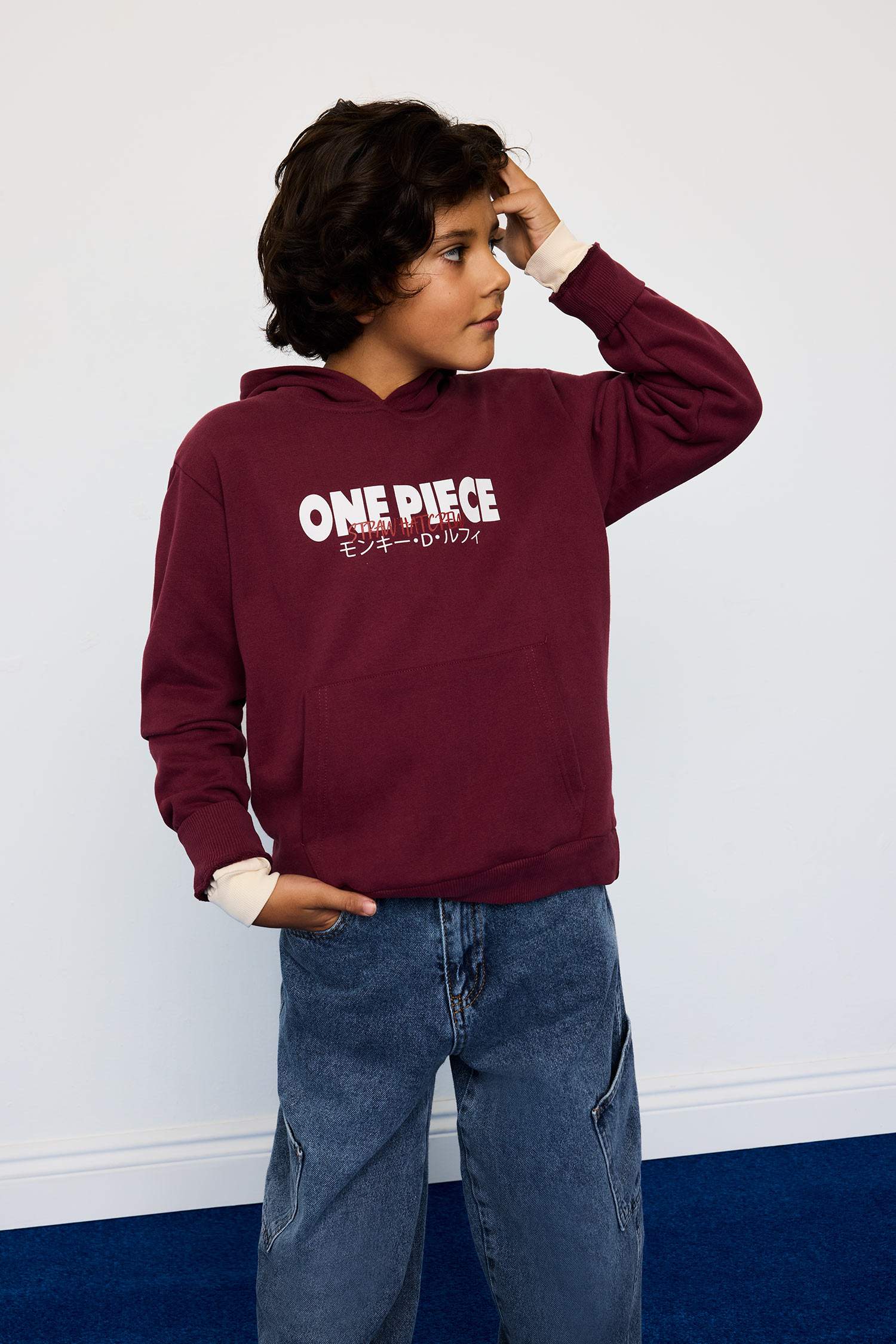Erkek Çocuk One Piece Kapüşonlu İçi Yumuşak Tüylü Sırt Baskılı Sweatshirt 