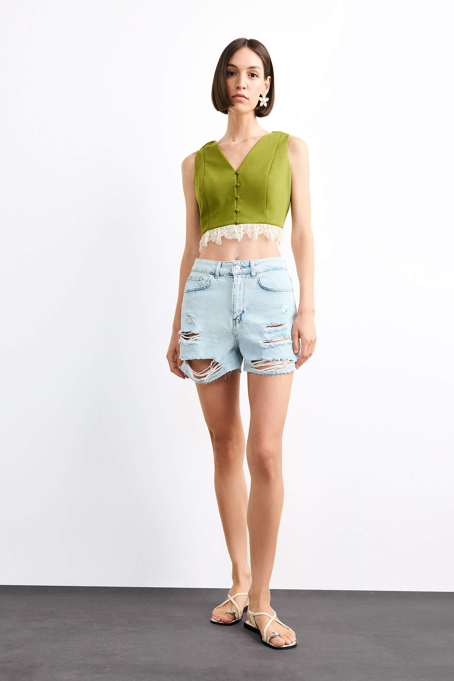 Fitted Düğmeli Dantel Detaylı Yelek