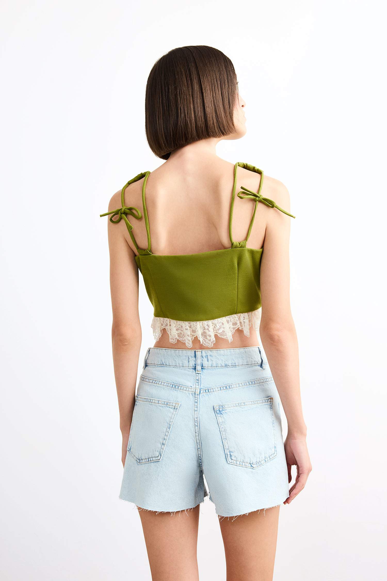 Fitted Düğmeli Dantel Detaylı Yelek