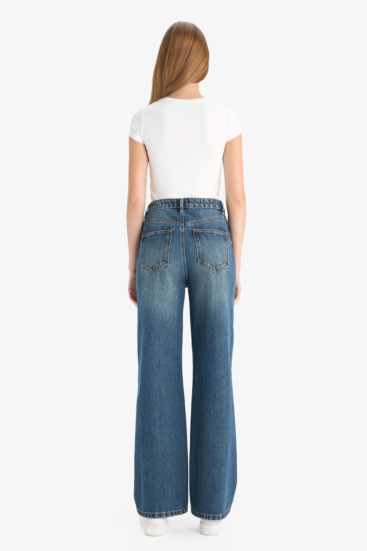 سروال جينز وايد ليج برجل عادي