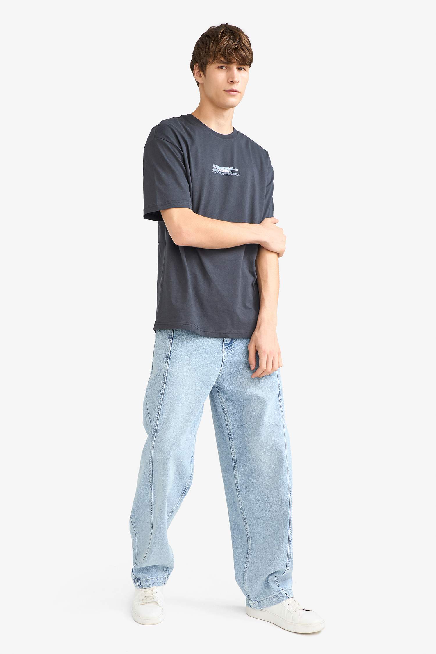 Boxy Fit Bisiklet Yaka Sırt Baskılı Kısa Kollu Tişört