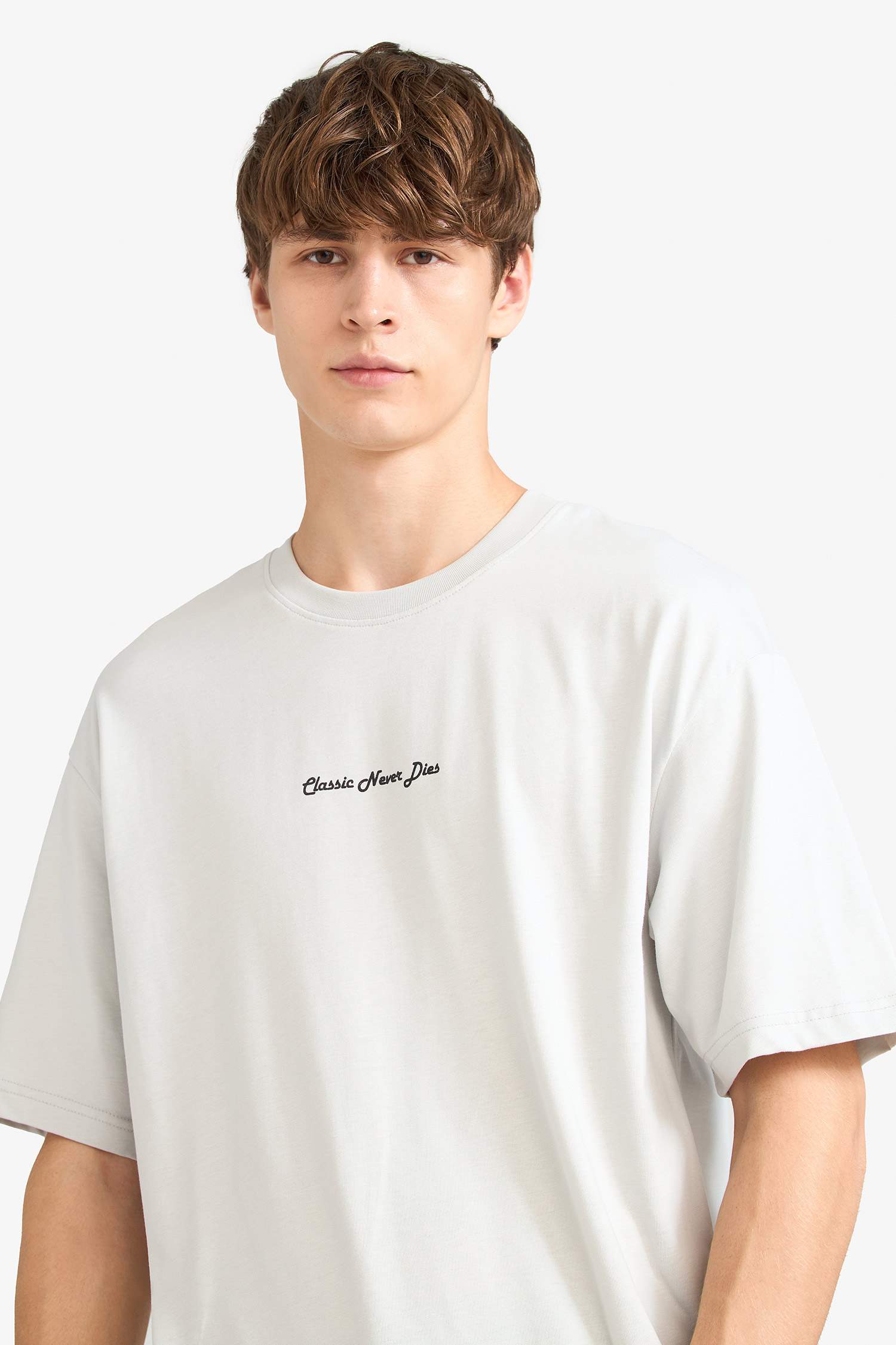 تيشيرت نص ردن اوفر سايز مطبوع بياخة مستديرة