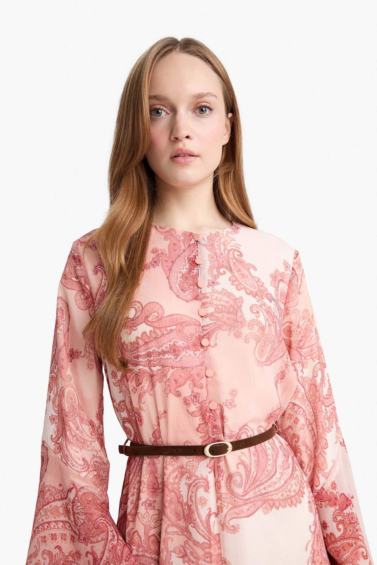 Kaçık Yaka Şal Desenli Uzun Kollu Kemerli Şifon Maxi Elbise