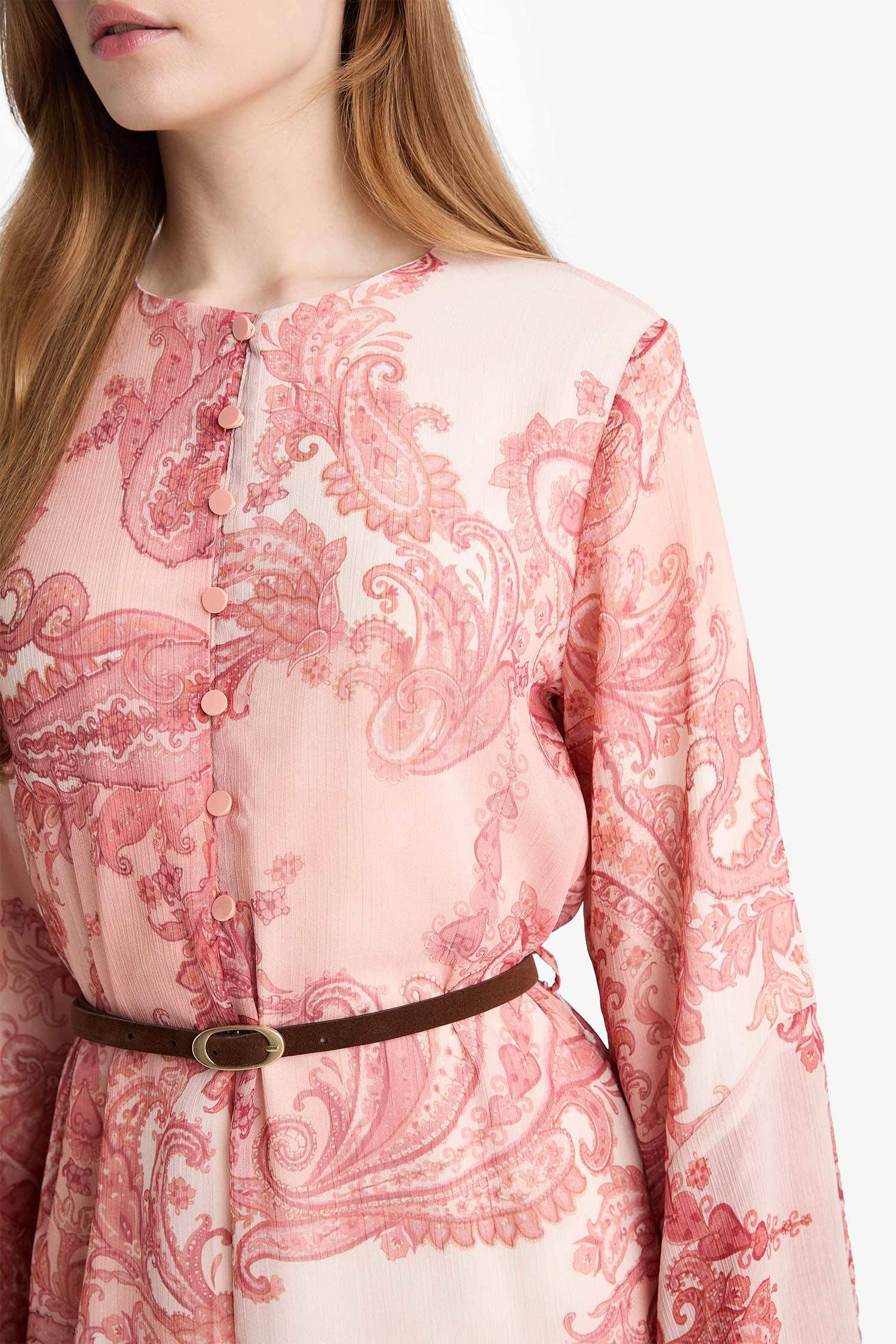 Kaçık Yaka Şal Desenli Uzun Kollu Kemerli Şifon Maxi Elbise