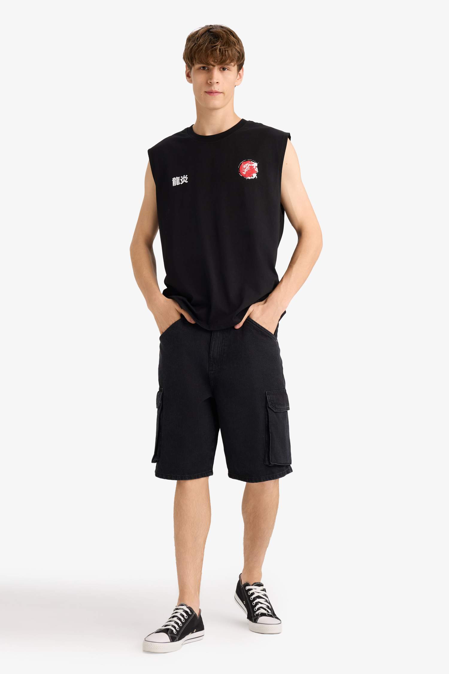 فانيلة أوفر سايز مطبوع بياقة مستديرة