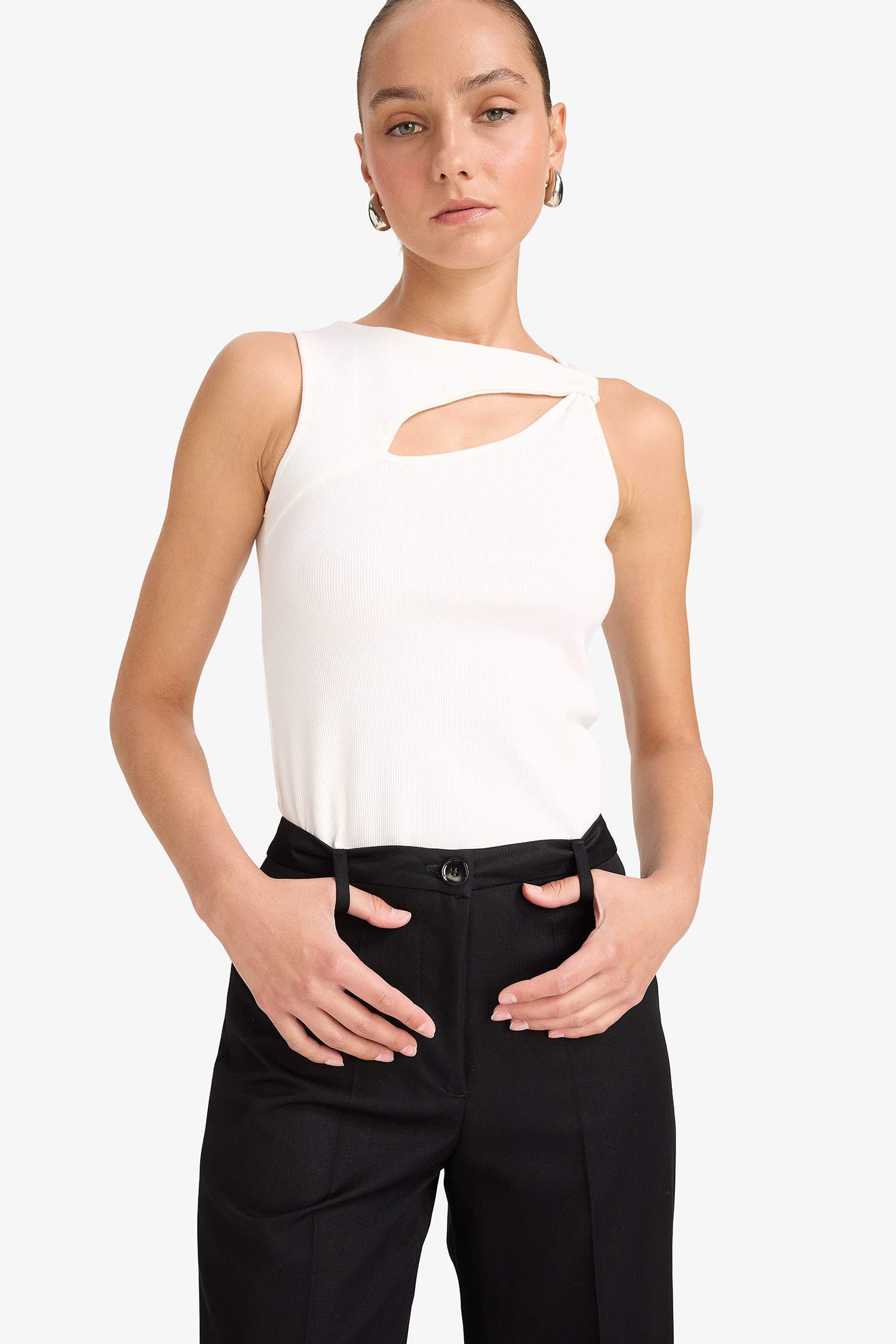 ديباردور مضلع بياقة مستديرة