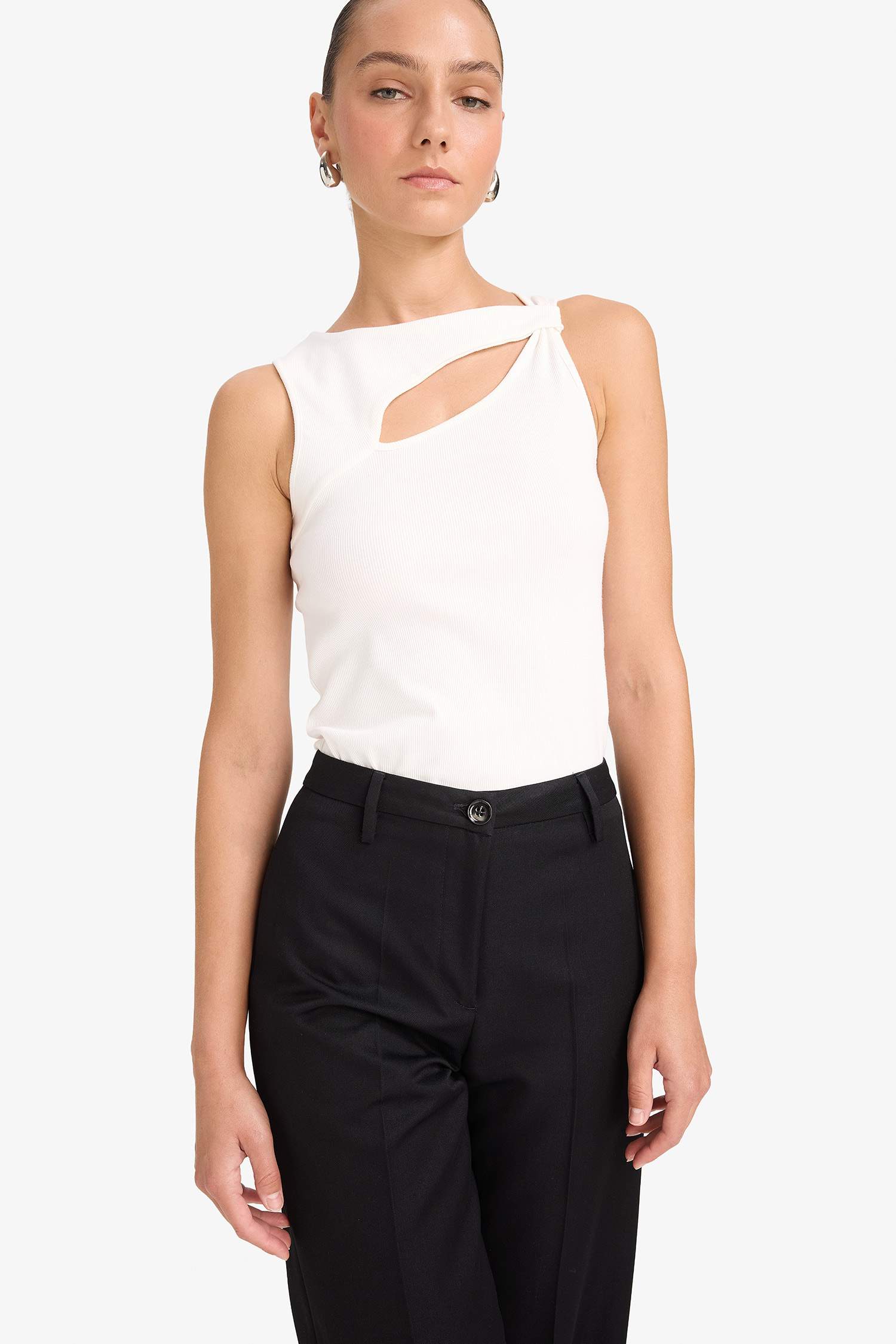 ديباردور مضلع بياقة مستديرة