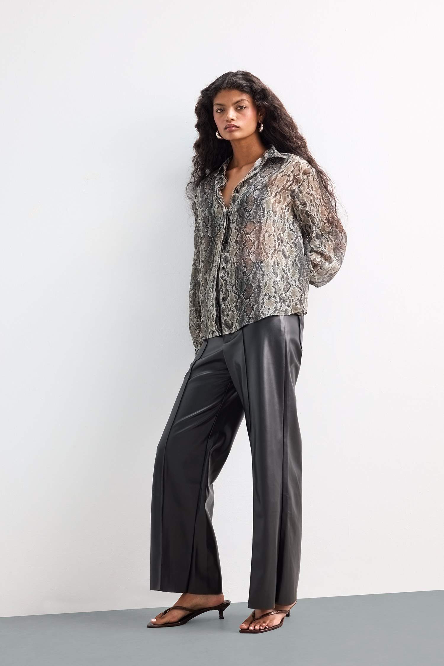 بنطرون جلد وايد ليج بردل واسع وجي