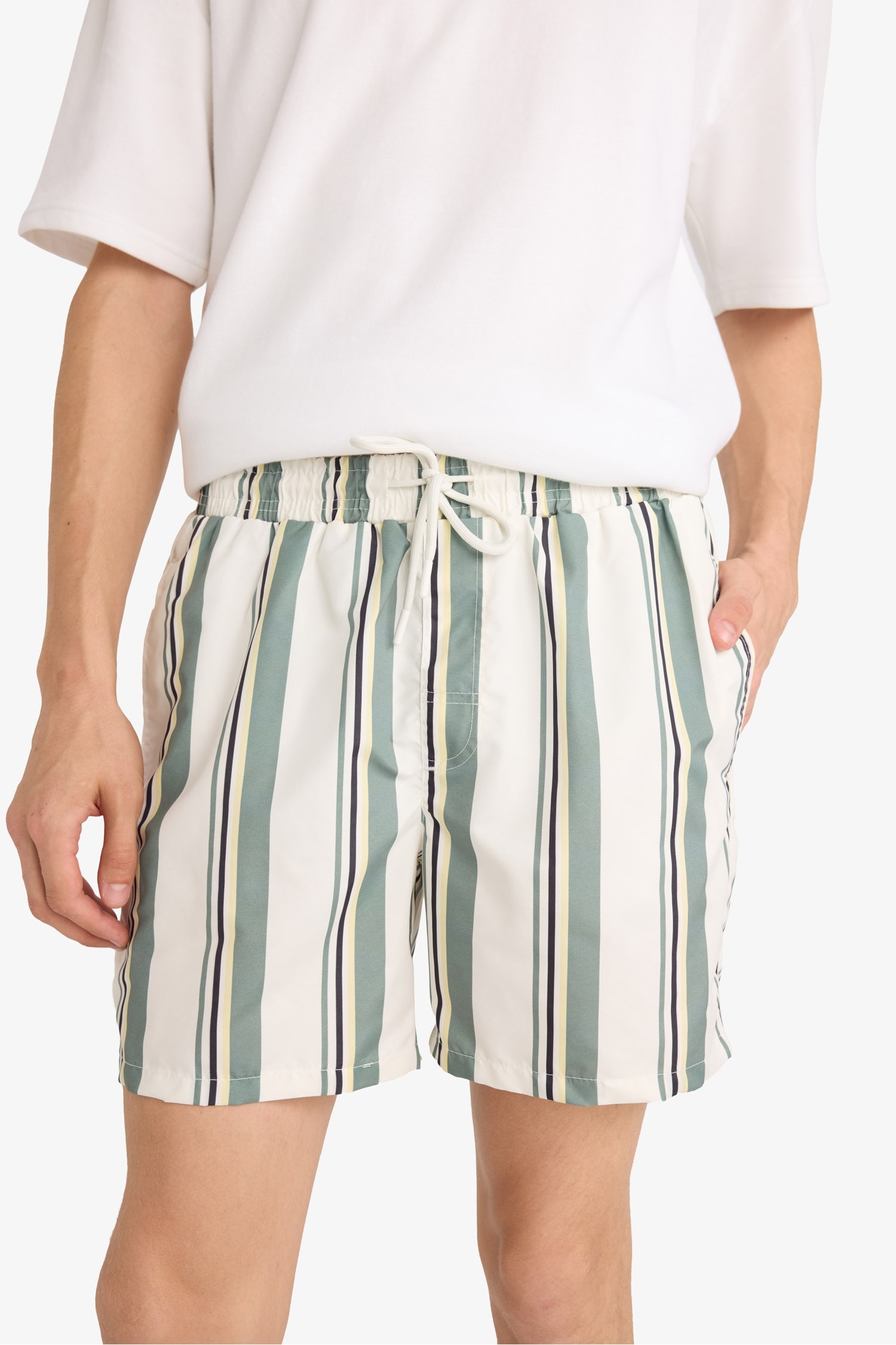 File Astarlı Microfiber Kısa Boy Deniz Şortu