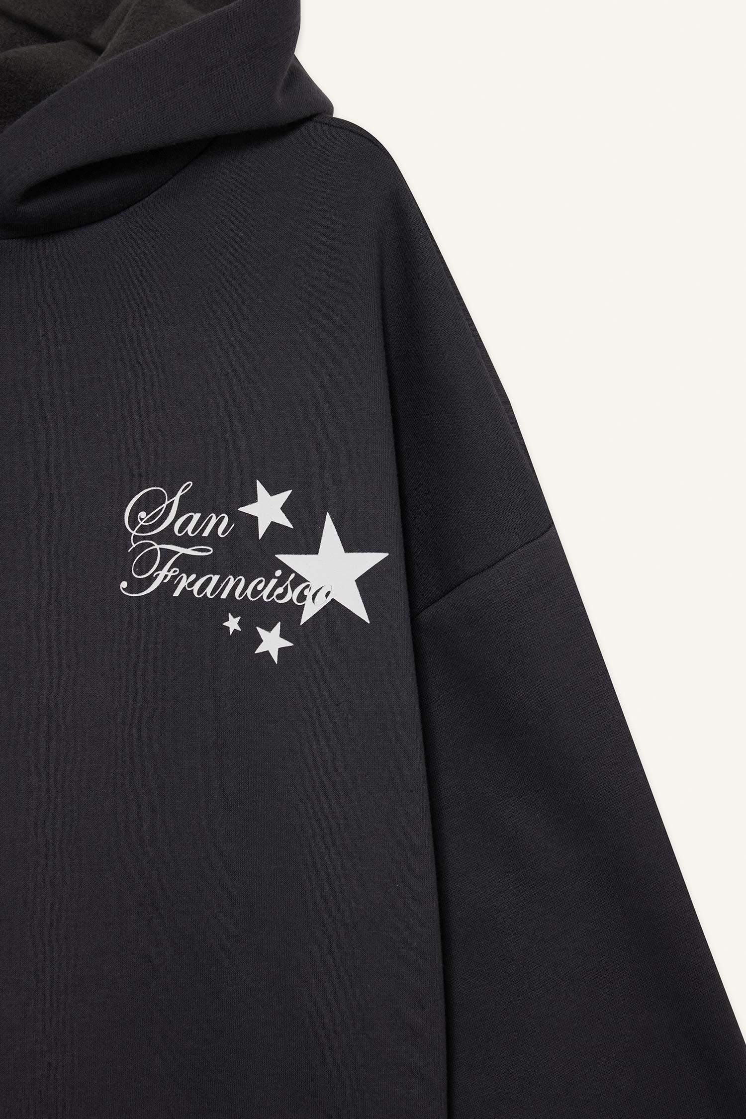 سويت شيرت مطبوع قصة مريحة بغطاء للرأس