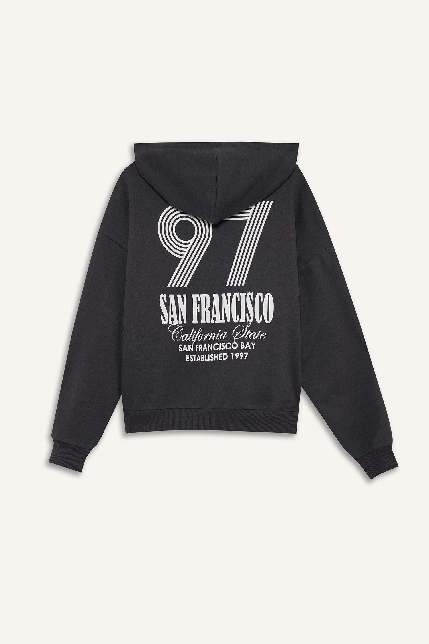 سويت شيرت مطبوع قصة مريحة بغطاء للرأس