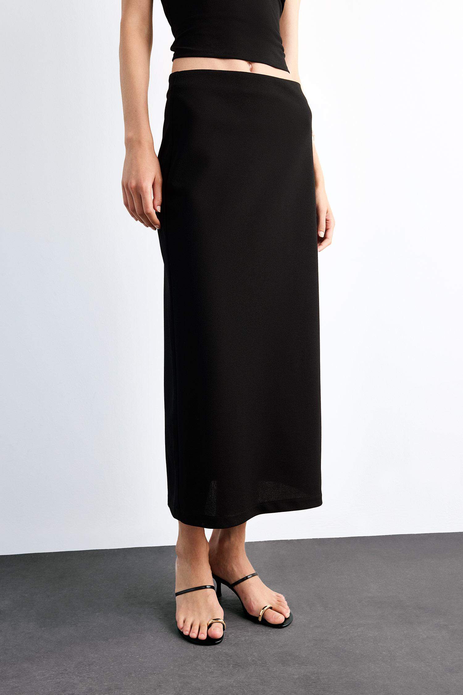 تنورة كابري من تويل مخصر