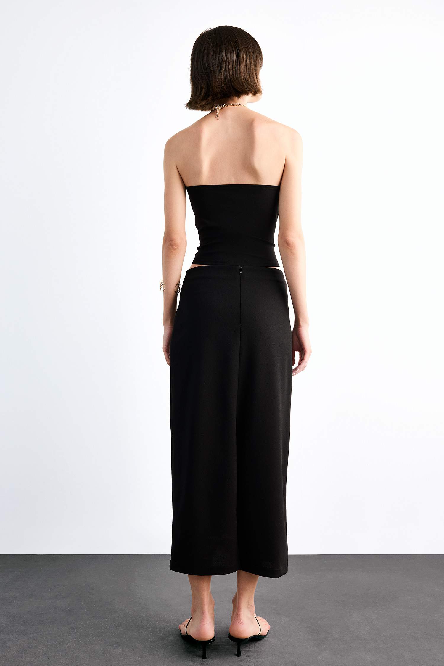 تنورة كابري من تويل مخصر