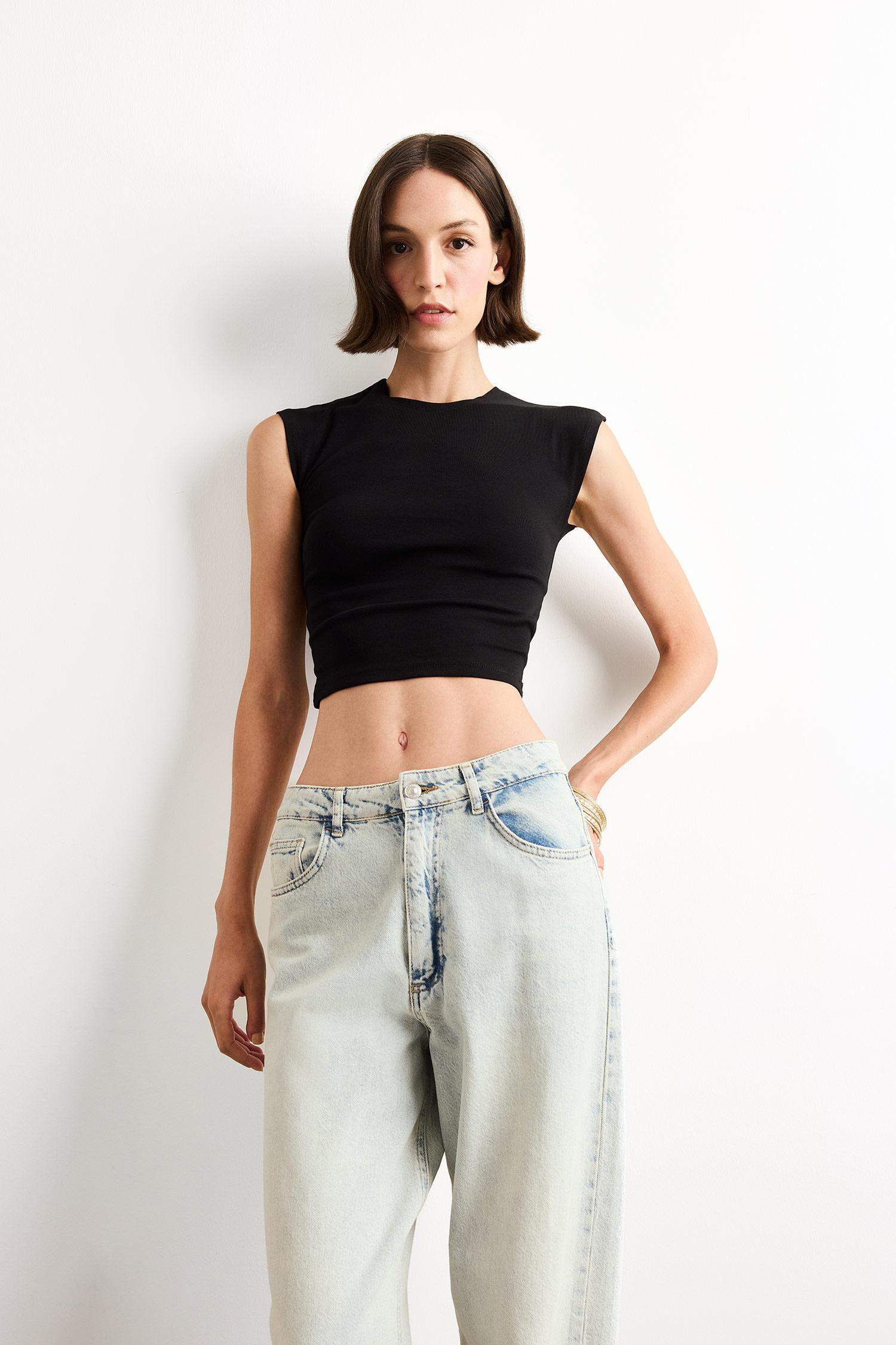 Fitted Bisiklet Yaka Kısa Kollu Tişört