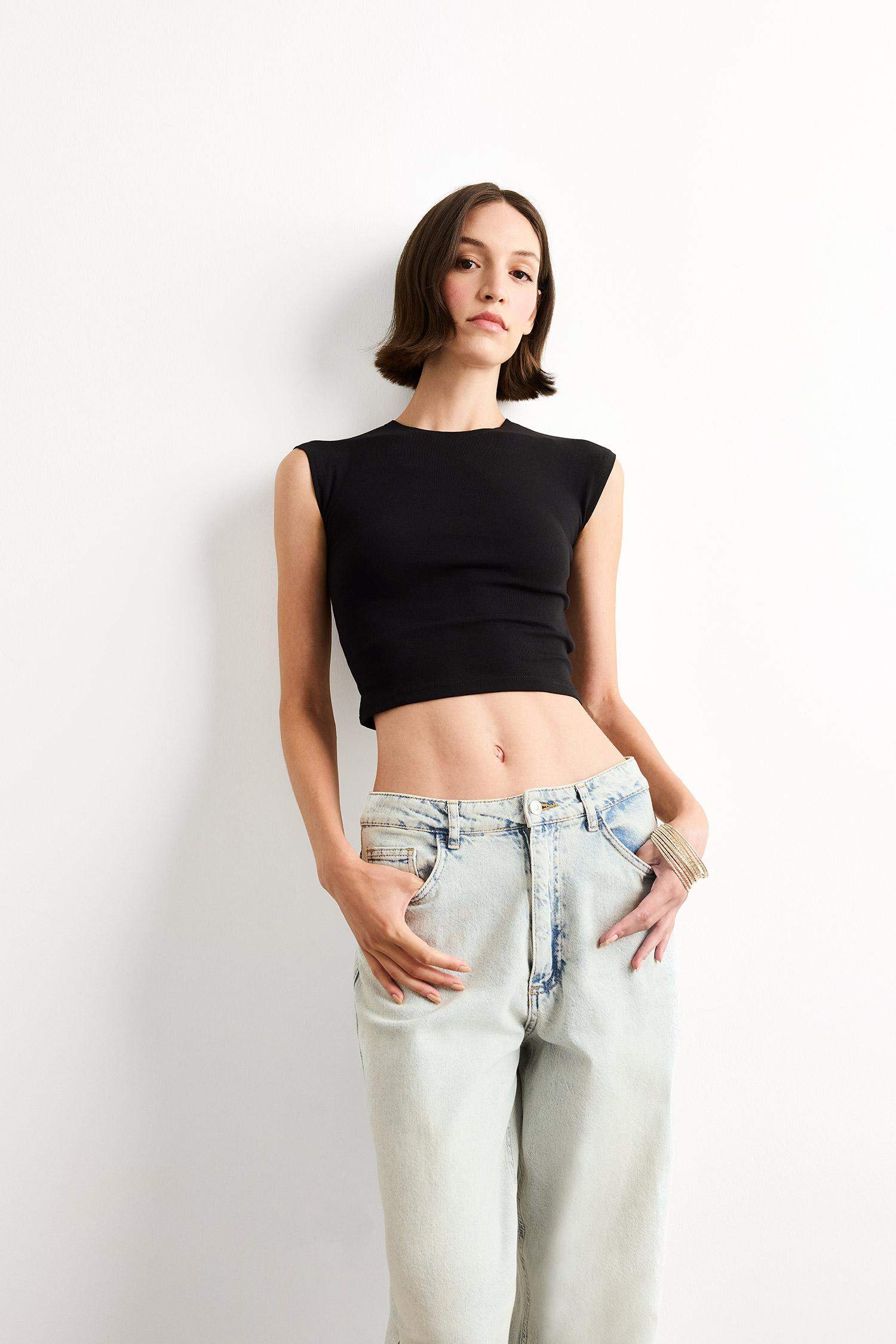 Fitted Bisiklet Yaka Kısa Kollu Tişört