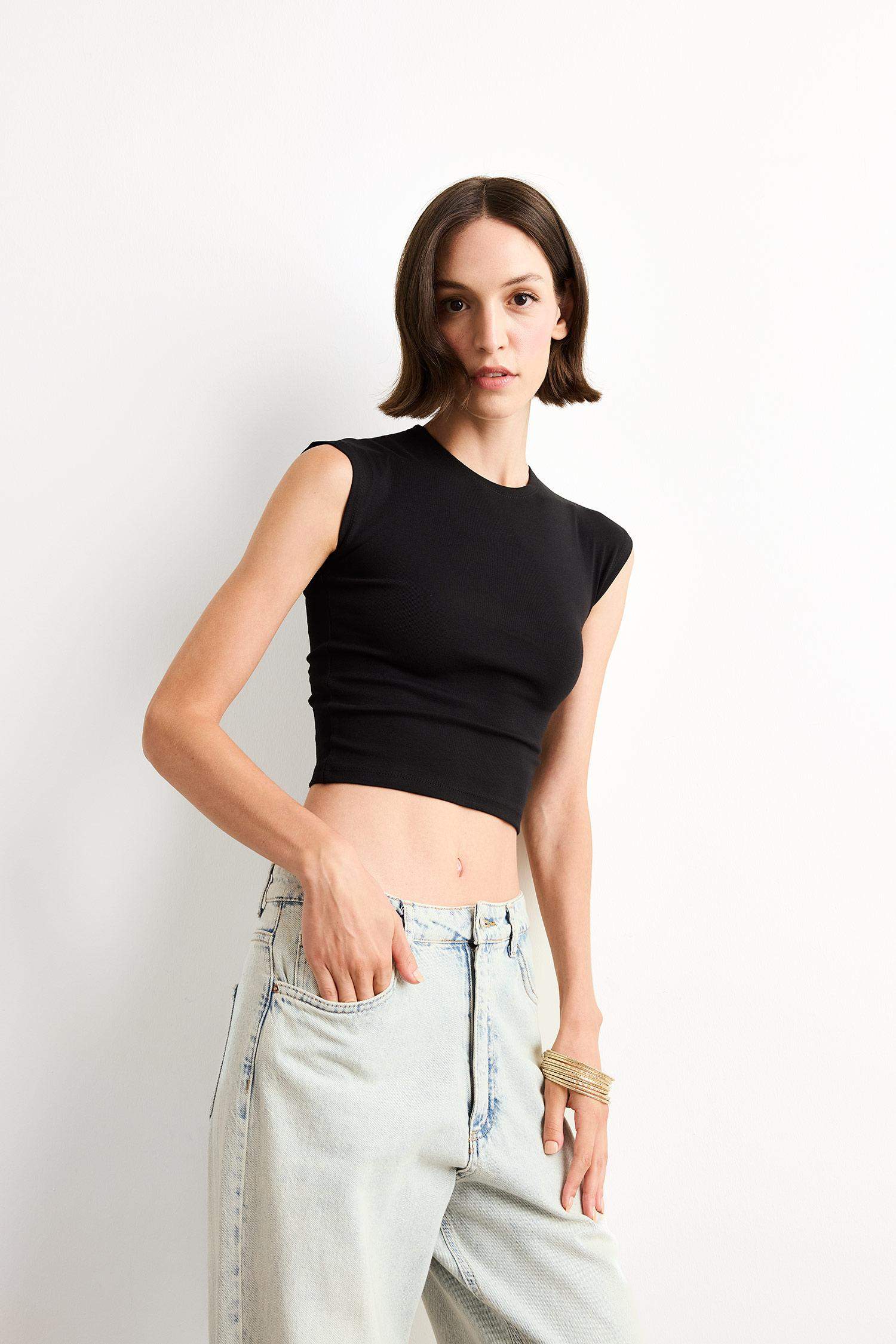 Fitted Bisiklet Yaka Kısa Kollu Tişört