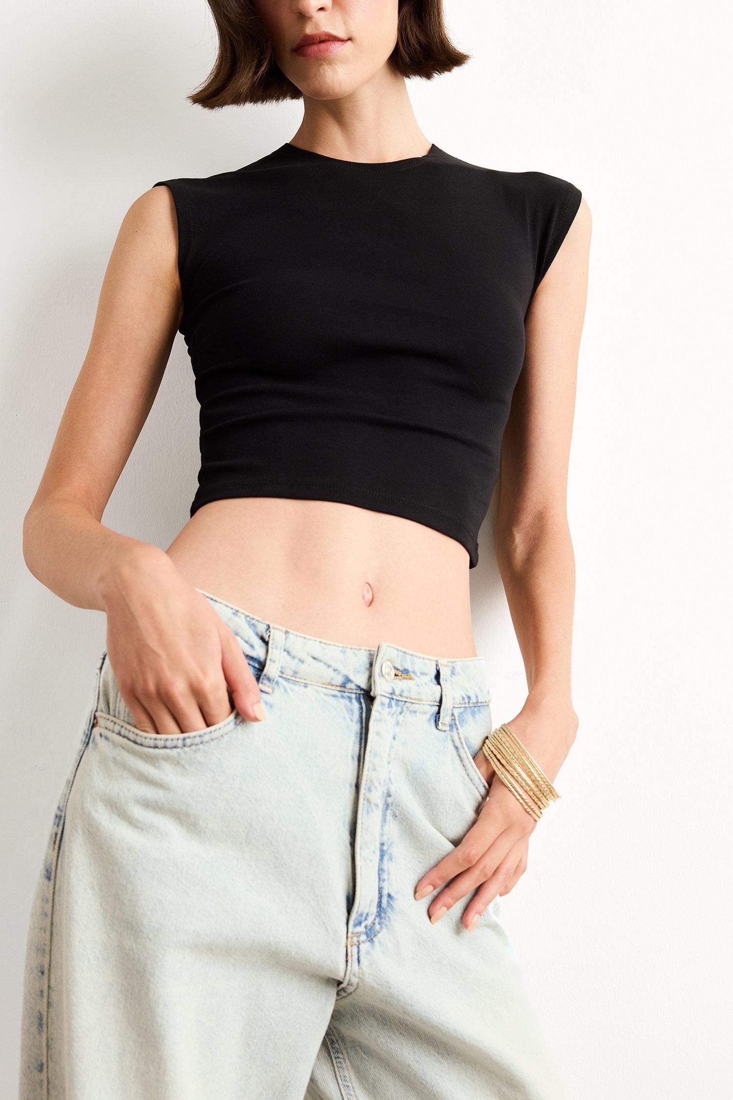 Fitted Bisiklet Yaka Kısa Kollu Tişört