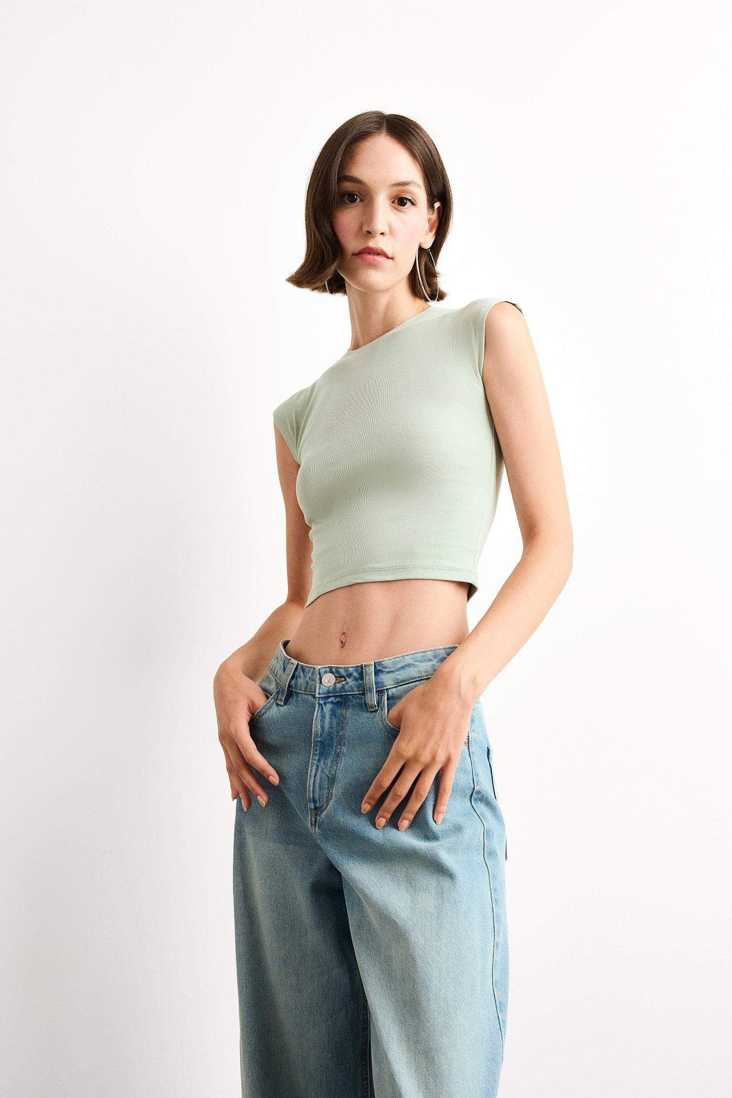 Fitted Bisiklet Yaka Kısa Kollu Tişört