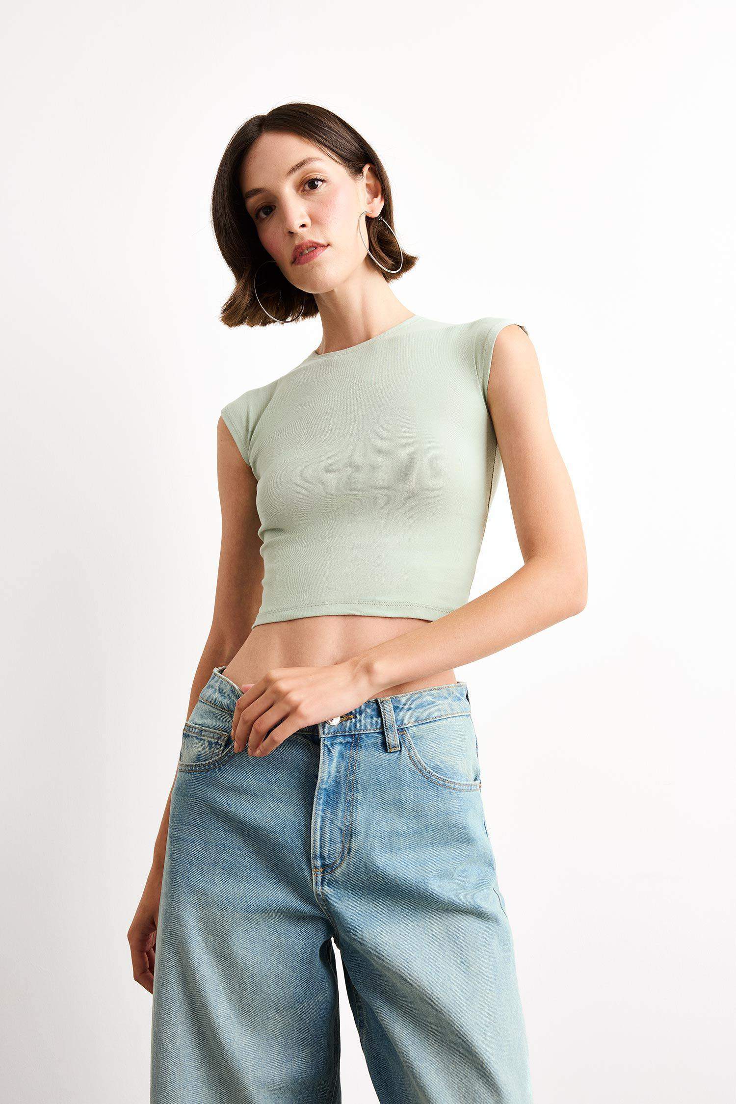 Fitted Bisiklet Yaka Kısa Kollu Tişört