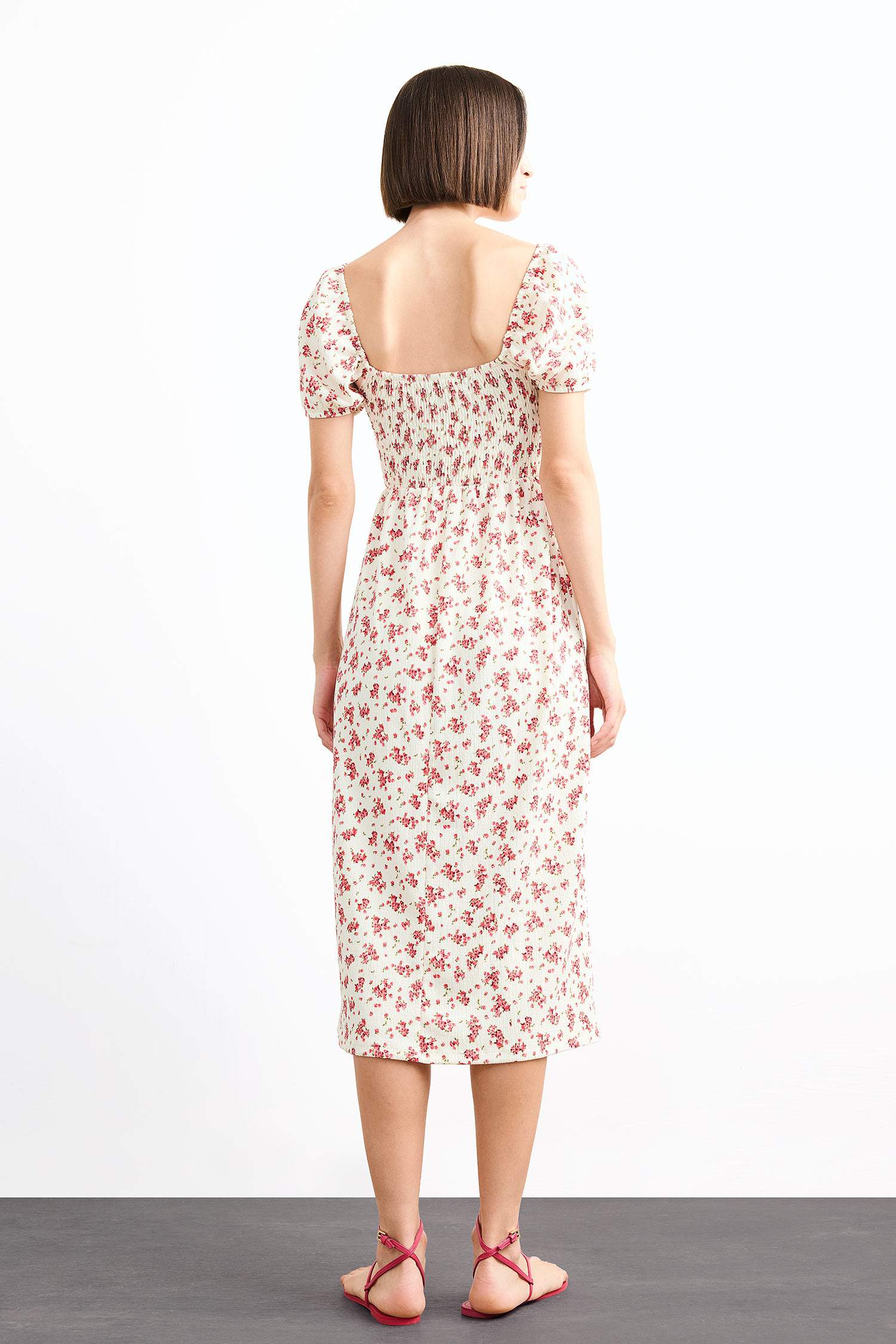 فستان فلورال نص ردن منسوج بقصة A